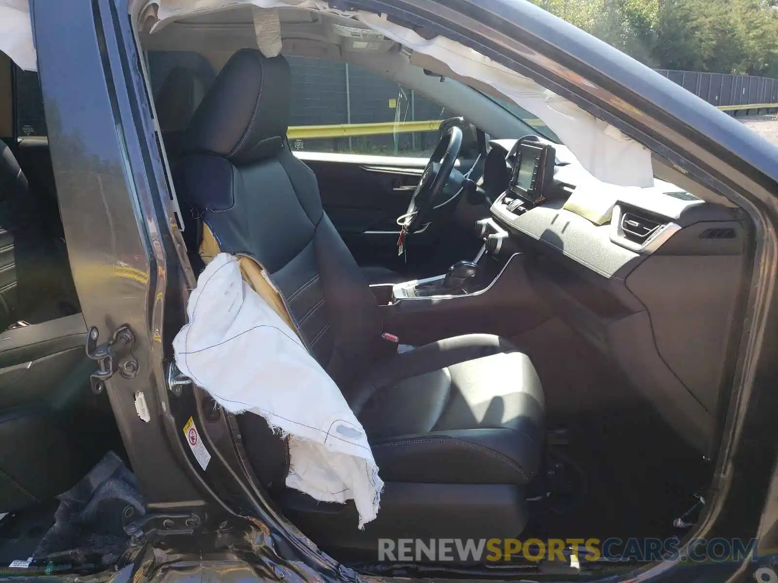 5 Photograph of a damaged car JTMA1RFV9KD506916 TOYOTA RAV4 2019