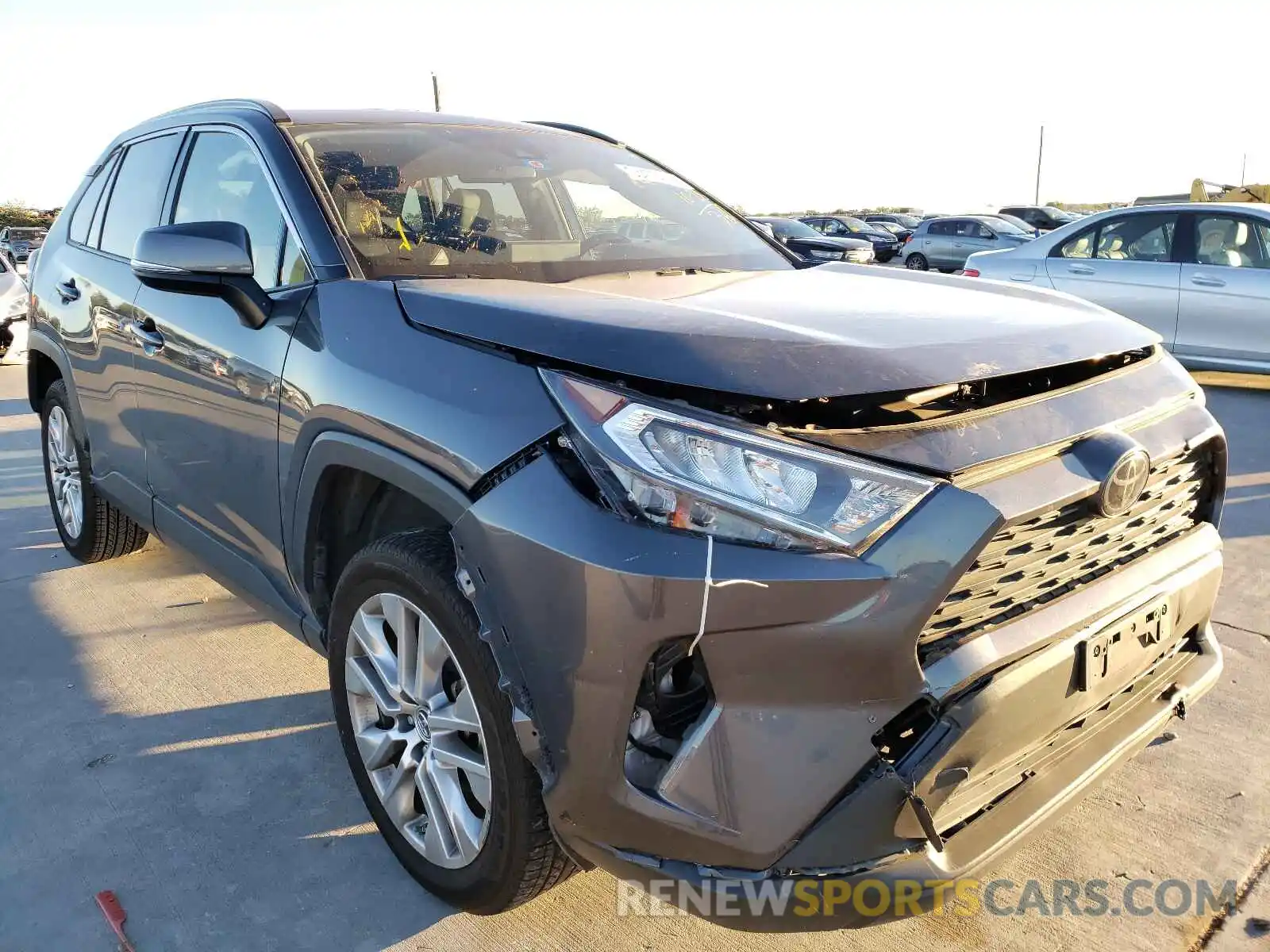 1 Photograph of a damaged car JTMC1RFV0KD031035 TOYOTA RAV4 2019