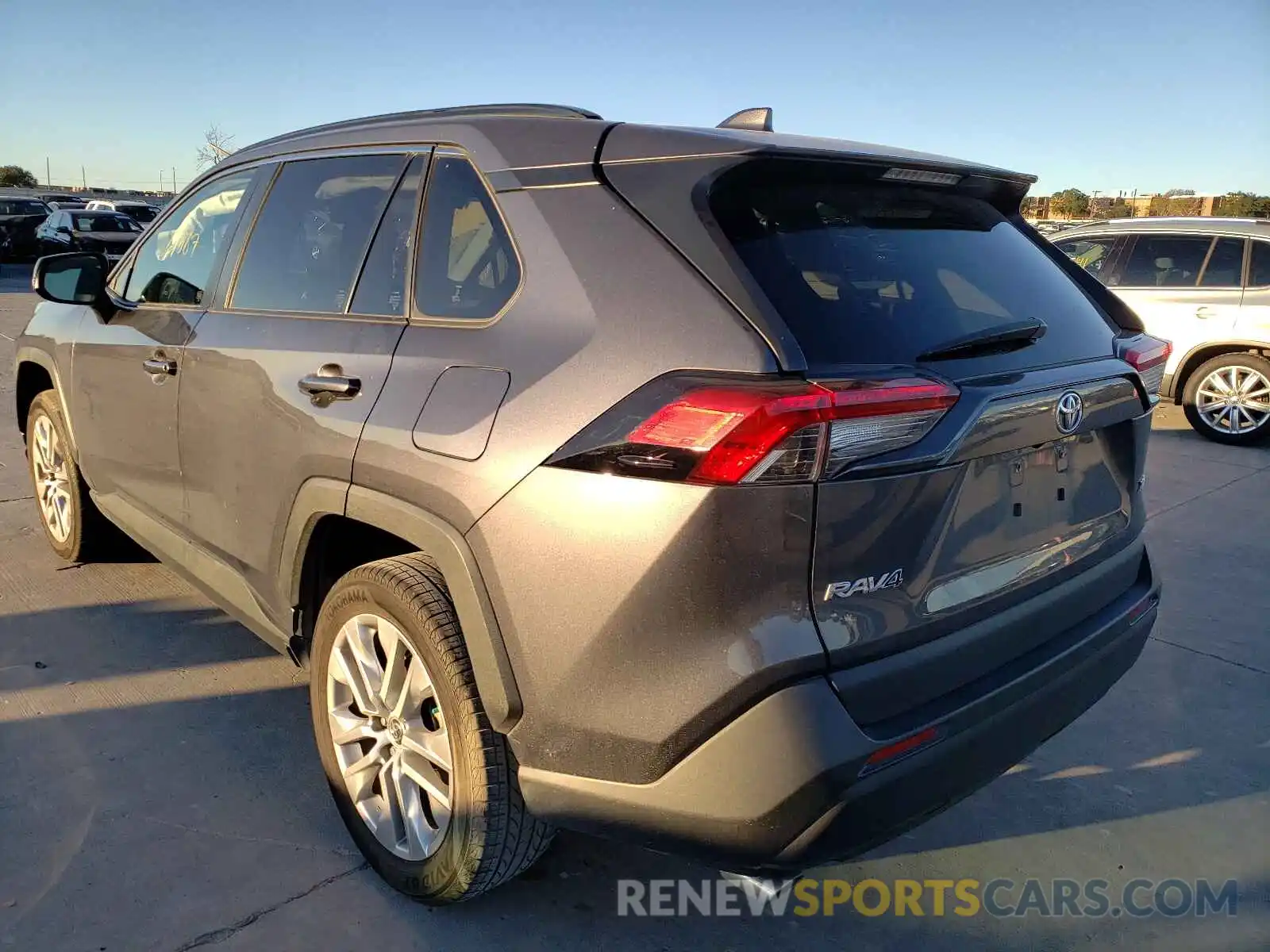 3 Photograph of a damaged car JTMC1RFV0KD031035 TOYOTA RAV4 2019