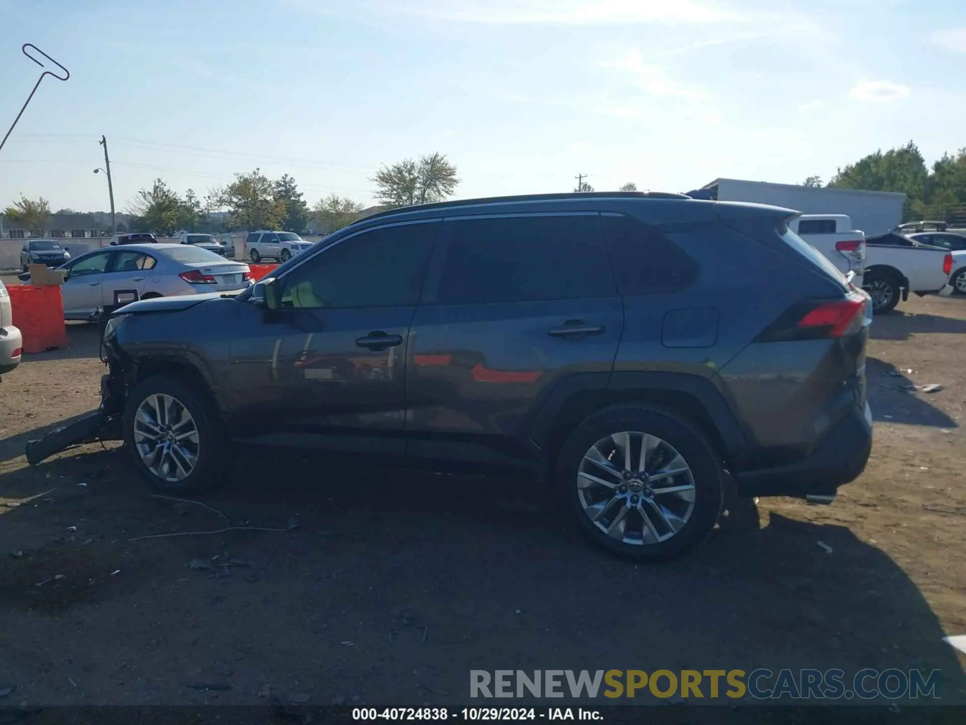 14 Photograph of a damaged car JTMC1RFV0KD036087 TOYOTA RAV4 2019