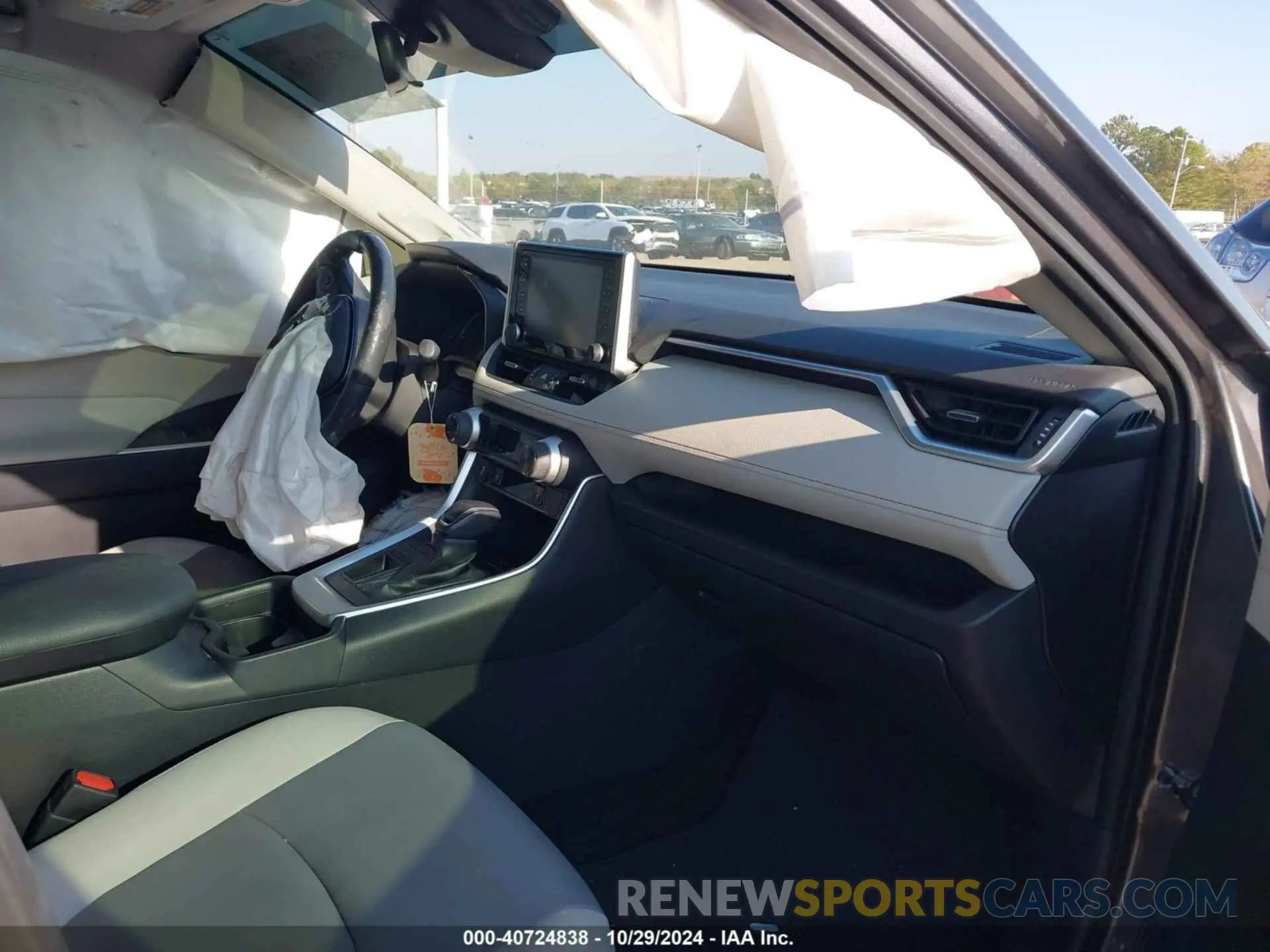 5 Photograph of a damaged car JTMC1RFV0KD036087 TOYOTA RAV4 2019