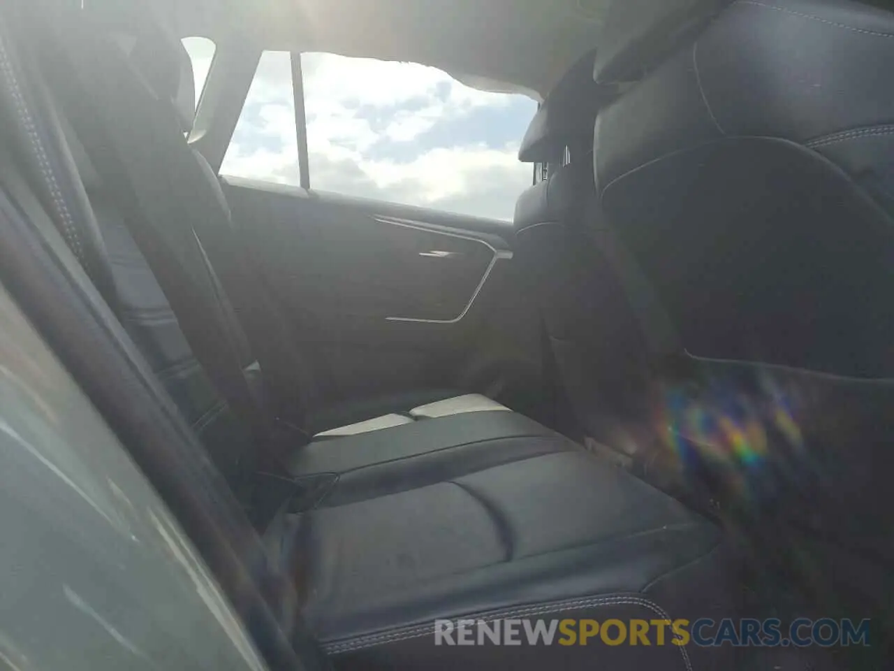 10 Photograph of a damaged car JTMC1RFV0KD508109 TOYOTA RAV4 2019