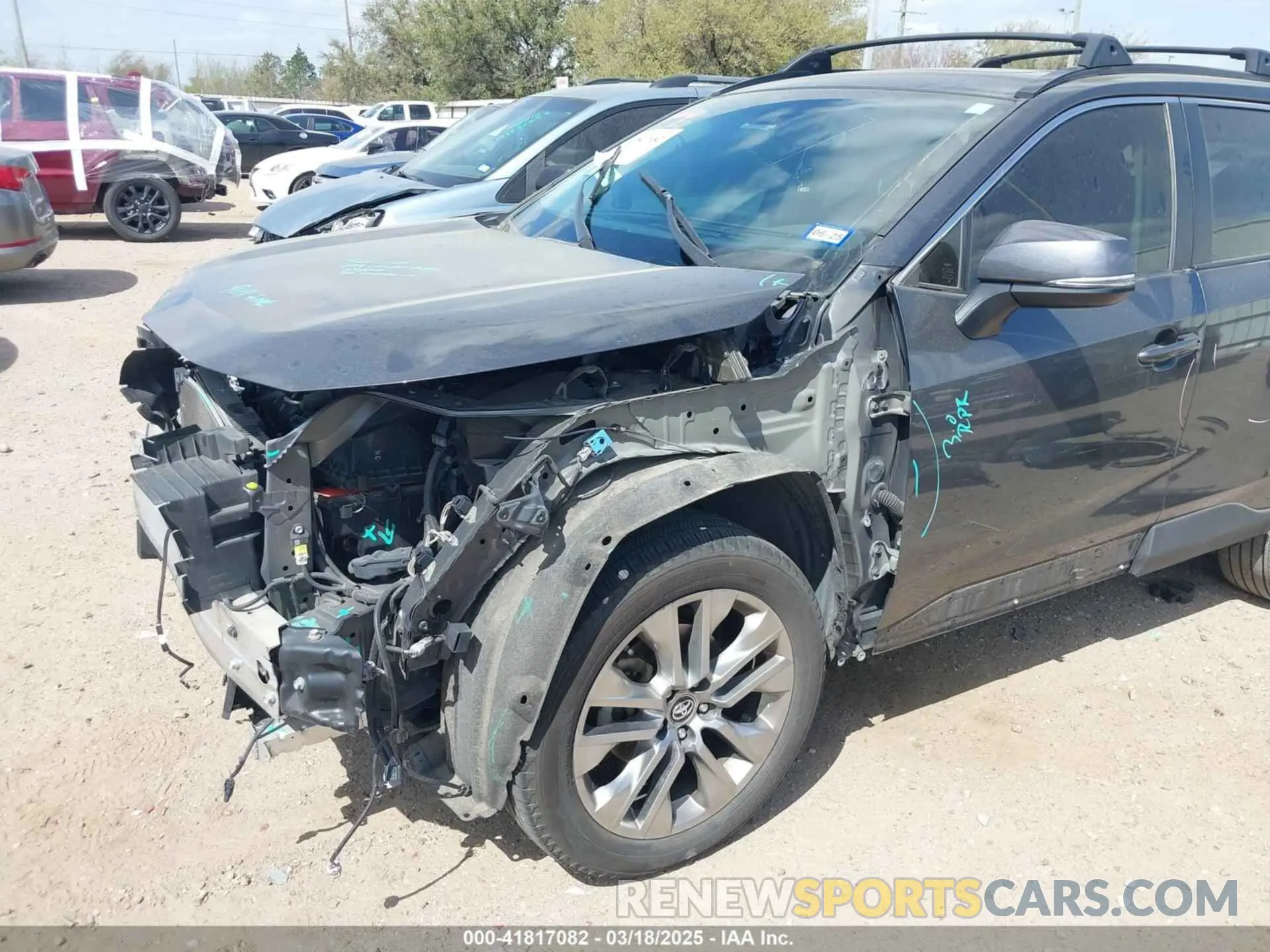 18 Photograph of a damaged car JTMC1RFV0KD515044 TOYOTA RAV4 2019
