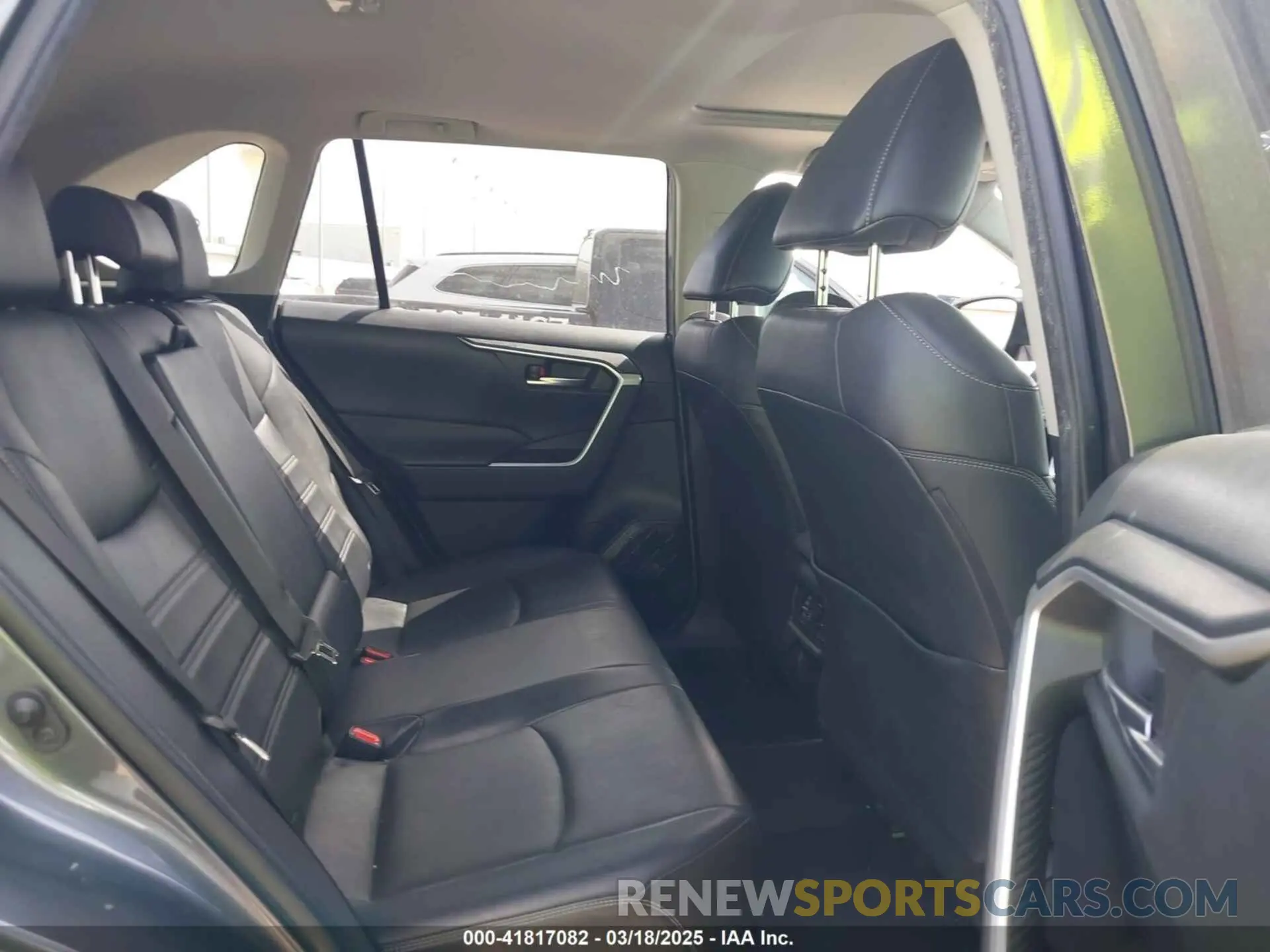 8 Photograph of a damaged car JTMC1RFV0KD515044 TOYOTA RAV4 2019