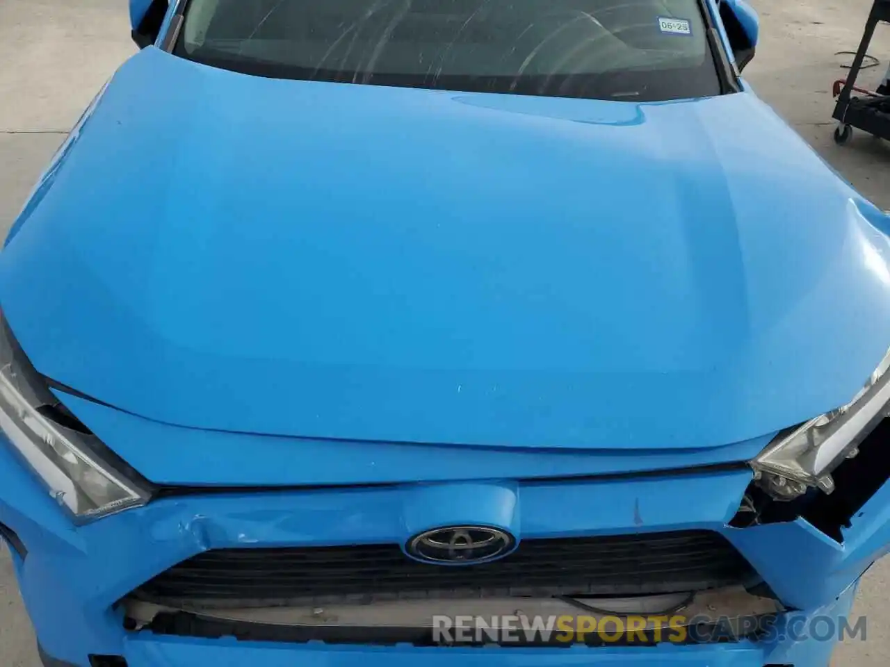 11 Photograph of a damaged car JTMC1RFV1KD013918 TOYOTA RAV4 2019