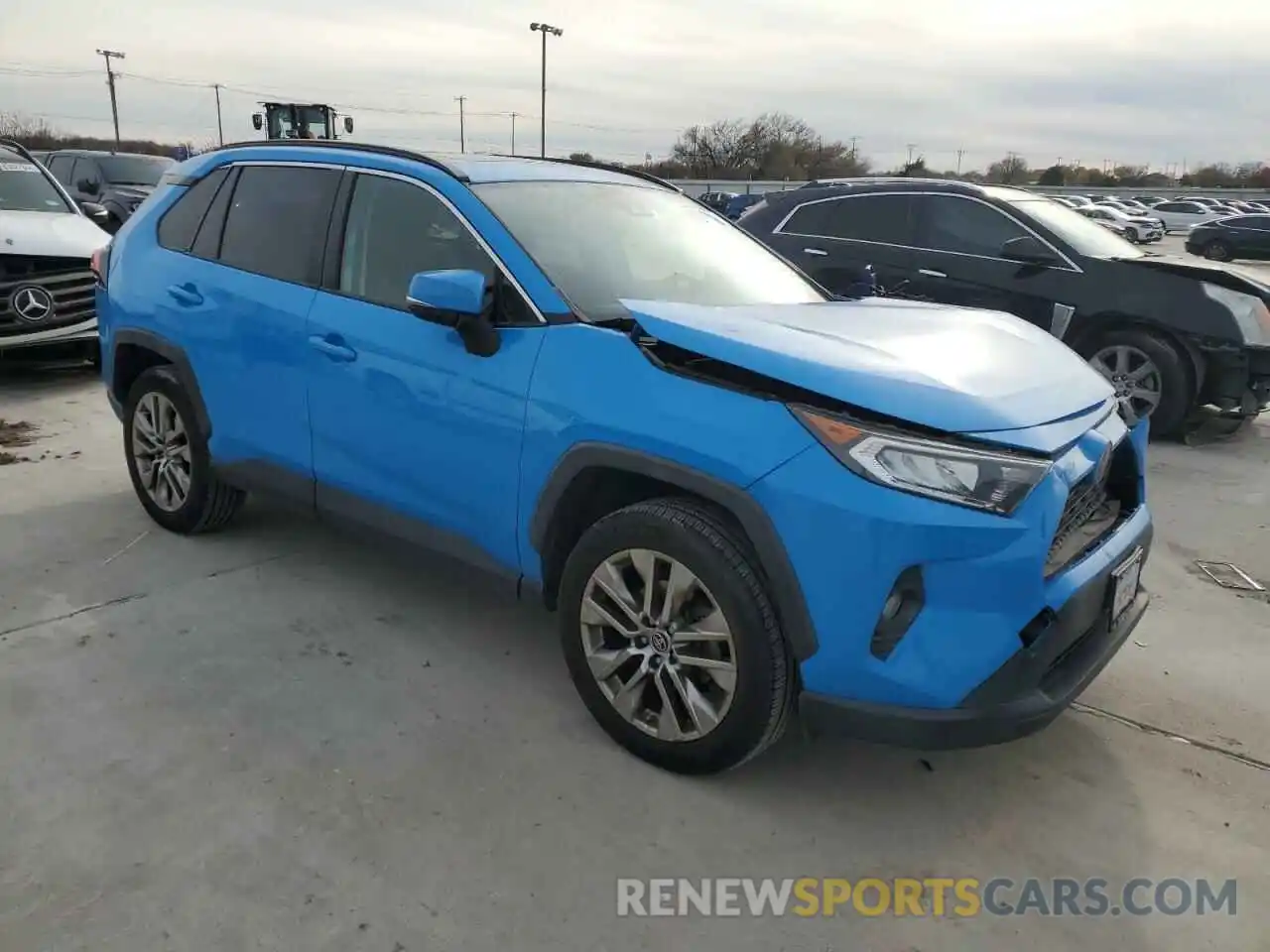 4 Photograph of a damaged car JTMC1RFV1KD013918 TOYOTA RAV4 2019