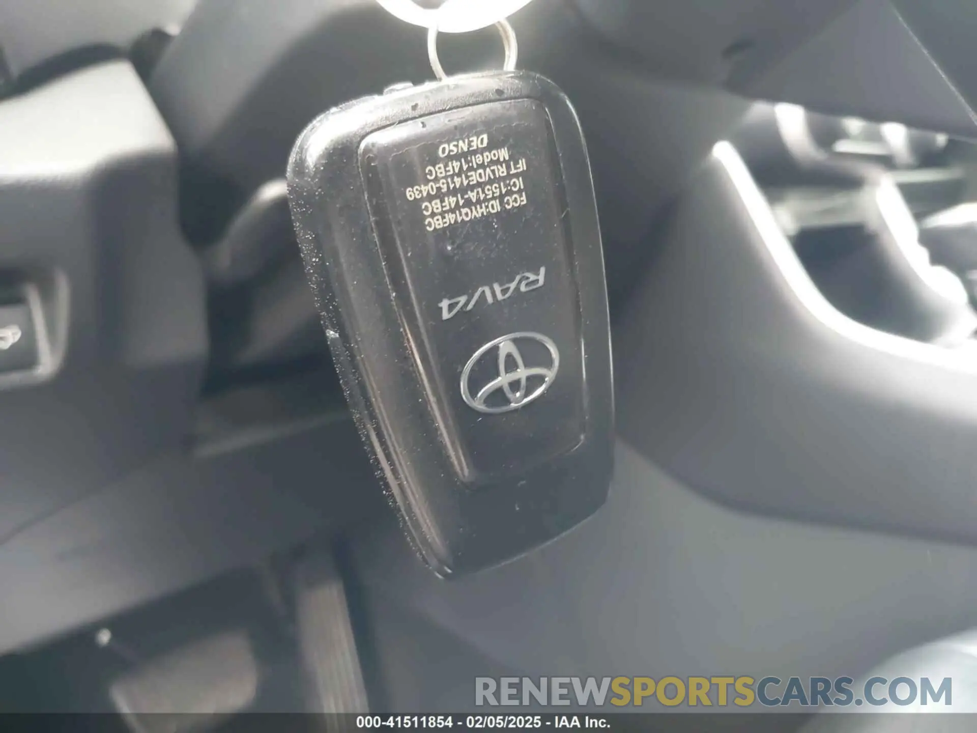11 Photograph of a damaged car JTMC1RFV1KD026197 TOYOTA RAV4 2019