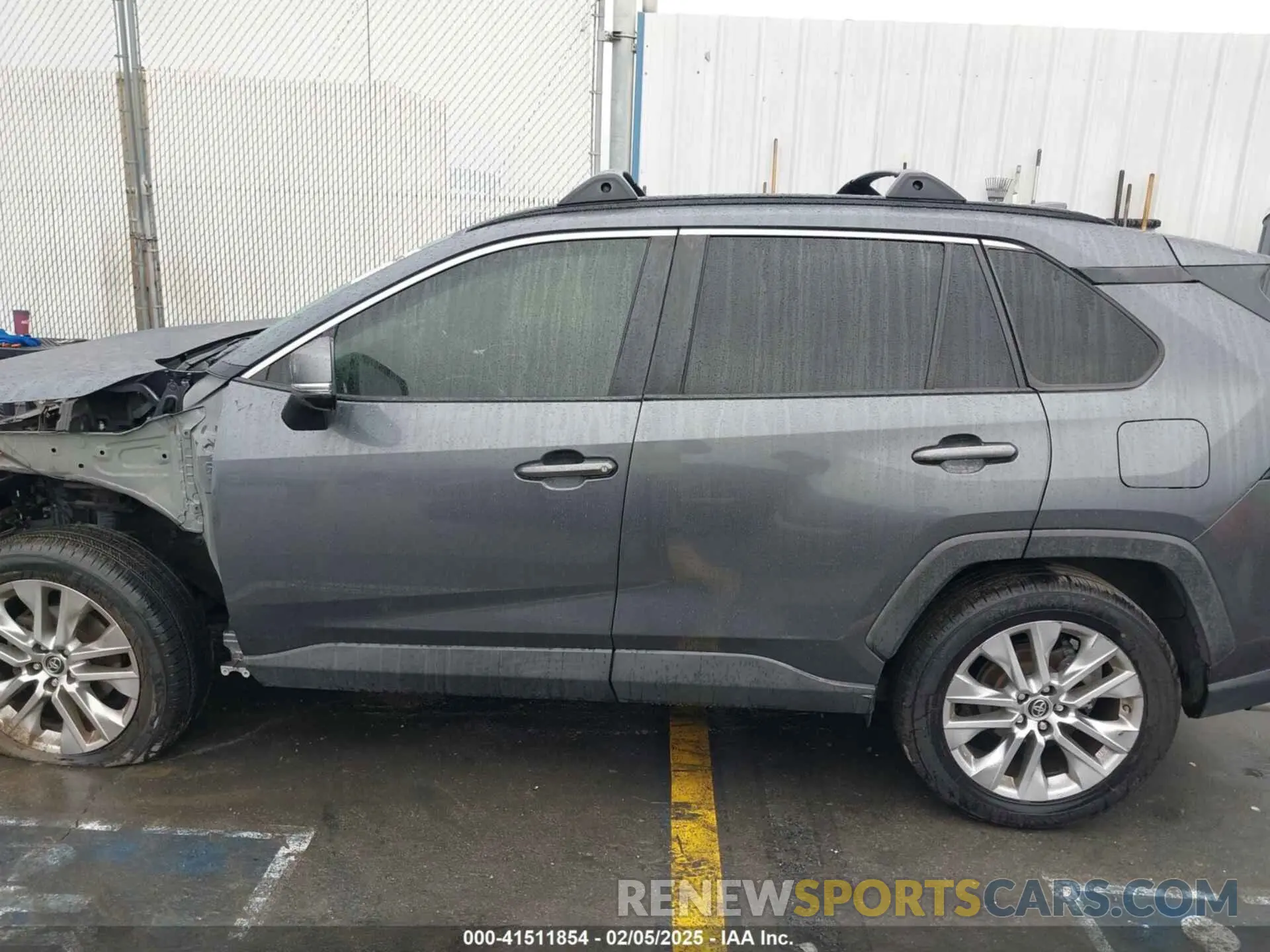 14 Photograph of a damaged car JTMC1RFV1KD026197 TOYOTA RAV4 2019