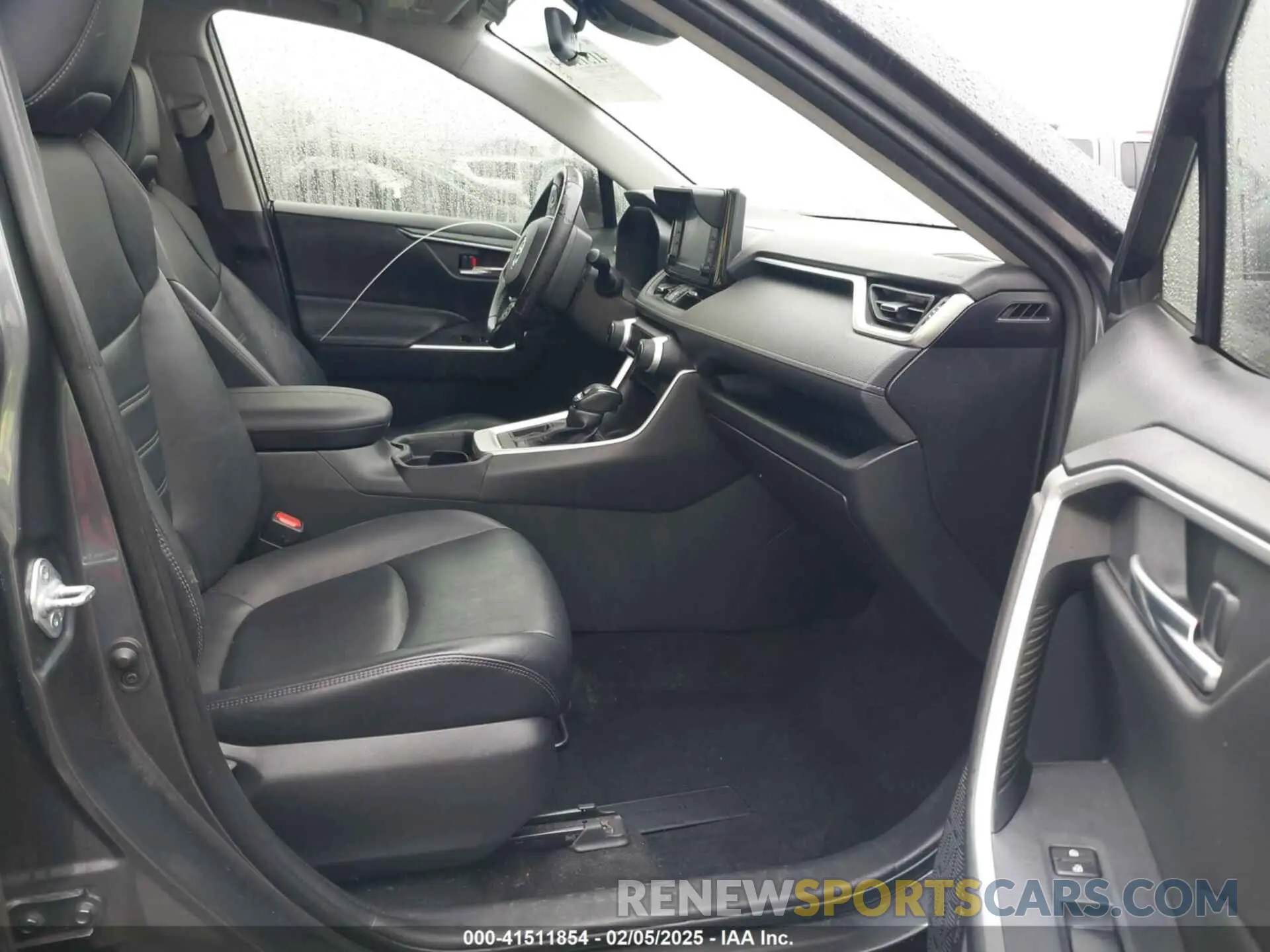 5 Photograph of a damaged car JTMC1RFV1KD026197 TOYOTA RAV4 2019