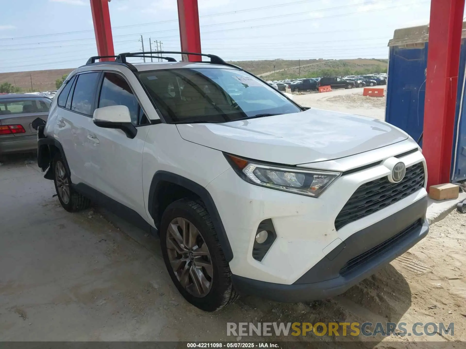 1 Photograph of a damaged car JTMC1RFV2KD504756 TOYOTA RAV4 2019