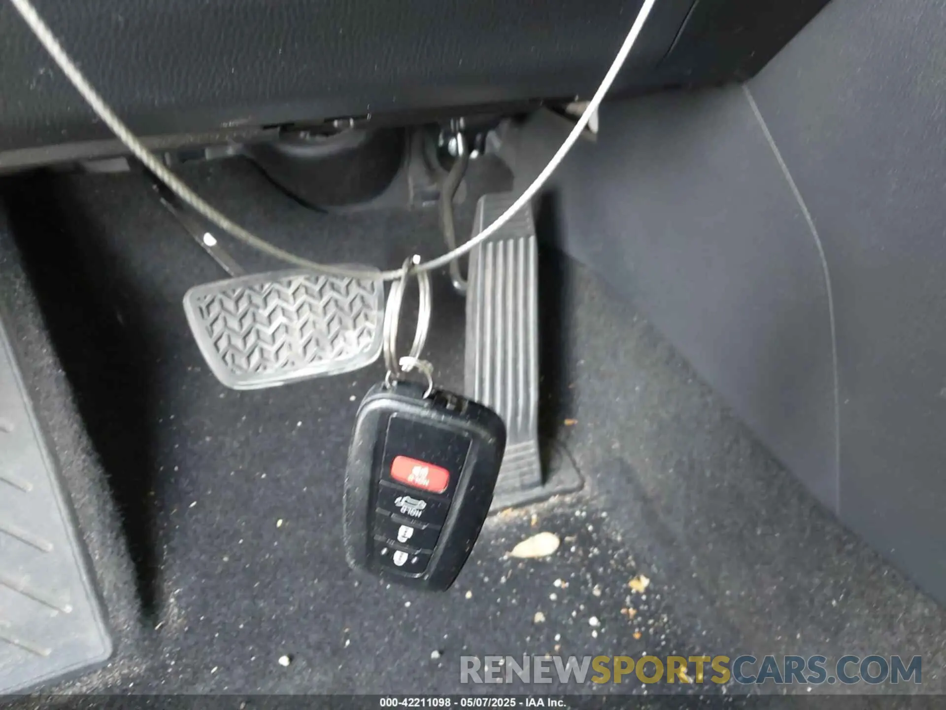 11 Photograph of a damaged car JTMC1RFV2KD504756 TOYOTA RAV4 2019
