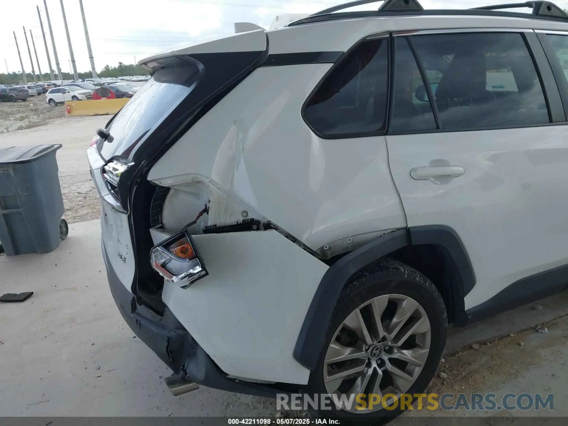 6 Photograph of a damaged car JTMC1RFV2KD504756 TOYOTA RAV4 2019