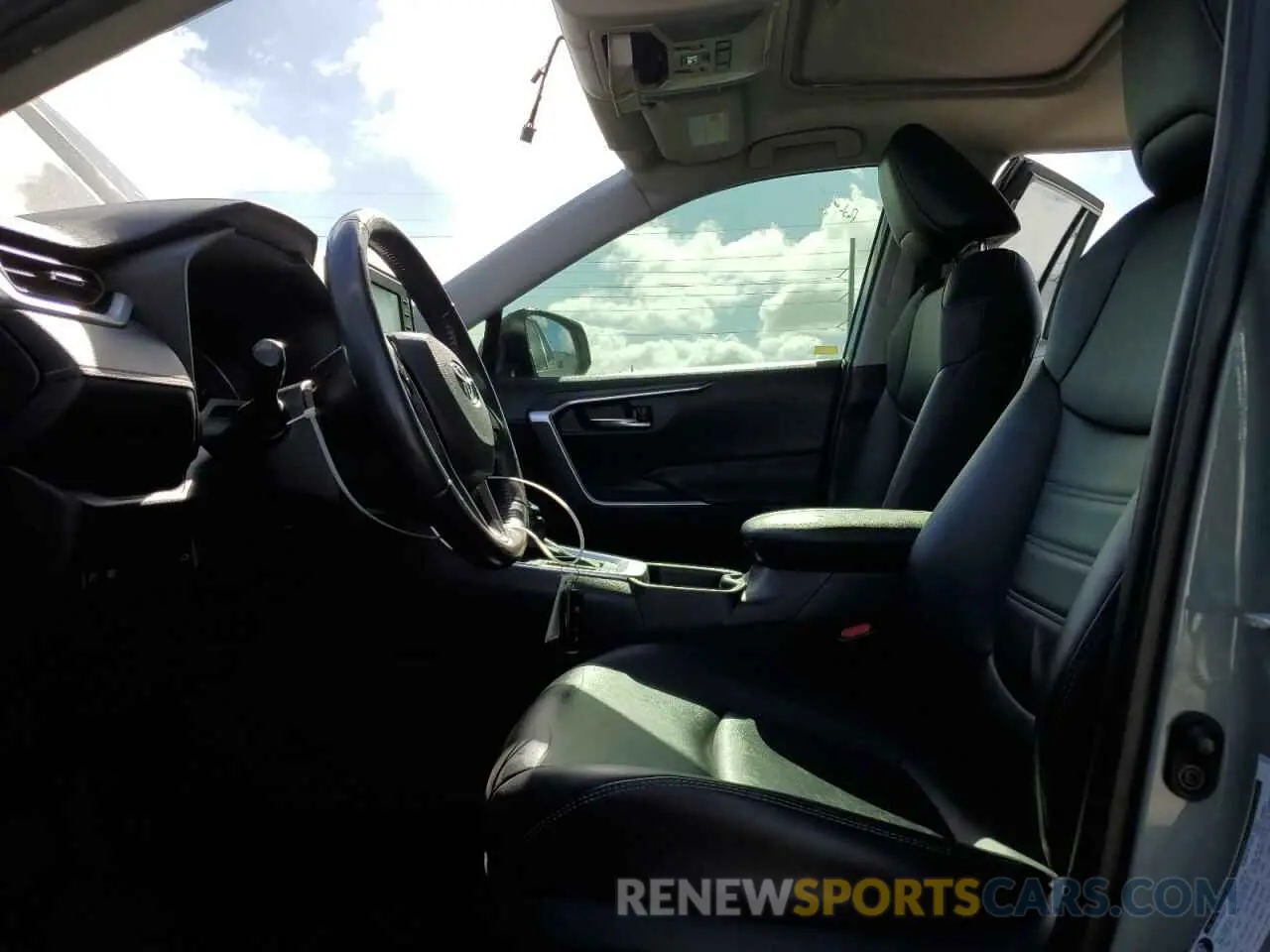 7 Photograph of a damaged car JTMC1RFV3KD036181 TOYOTA RAV4 2019