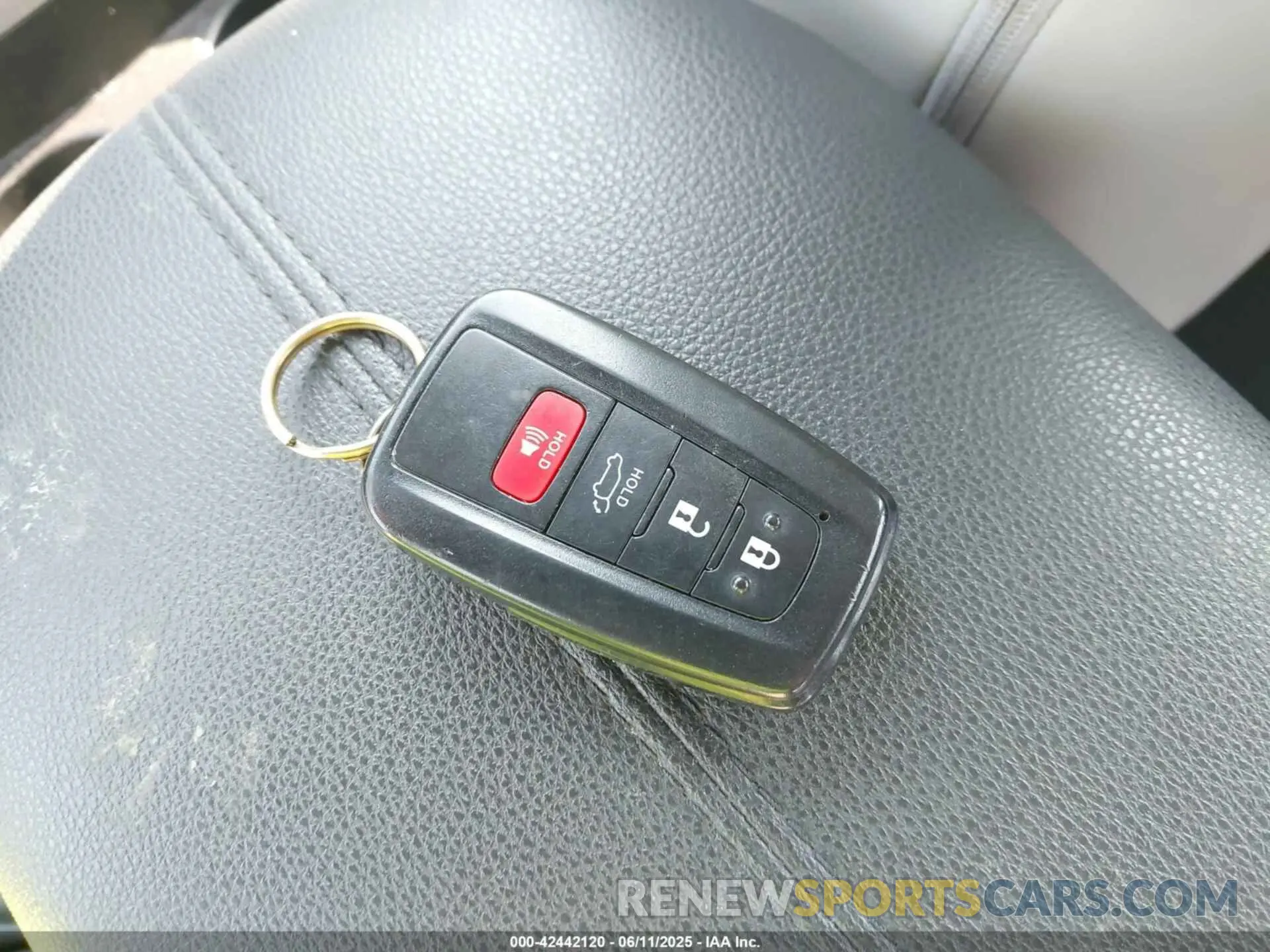 11 Photograph of a damaged car JTMC1RFV3KD512218 TOYOTA RAV4 2019
