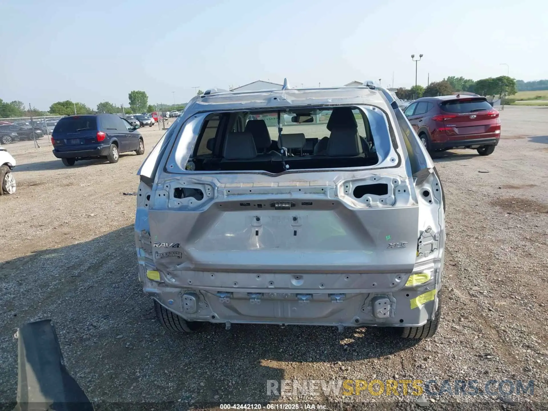 17 Photograph of a damaged car JTMC1RFV3KD512218 TOYOTA RAV4 2019