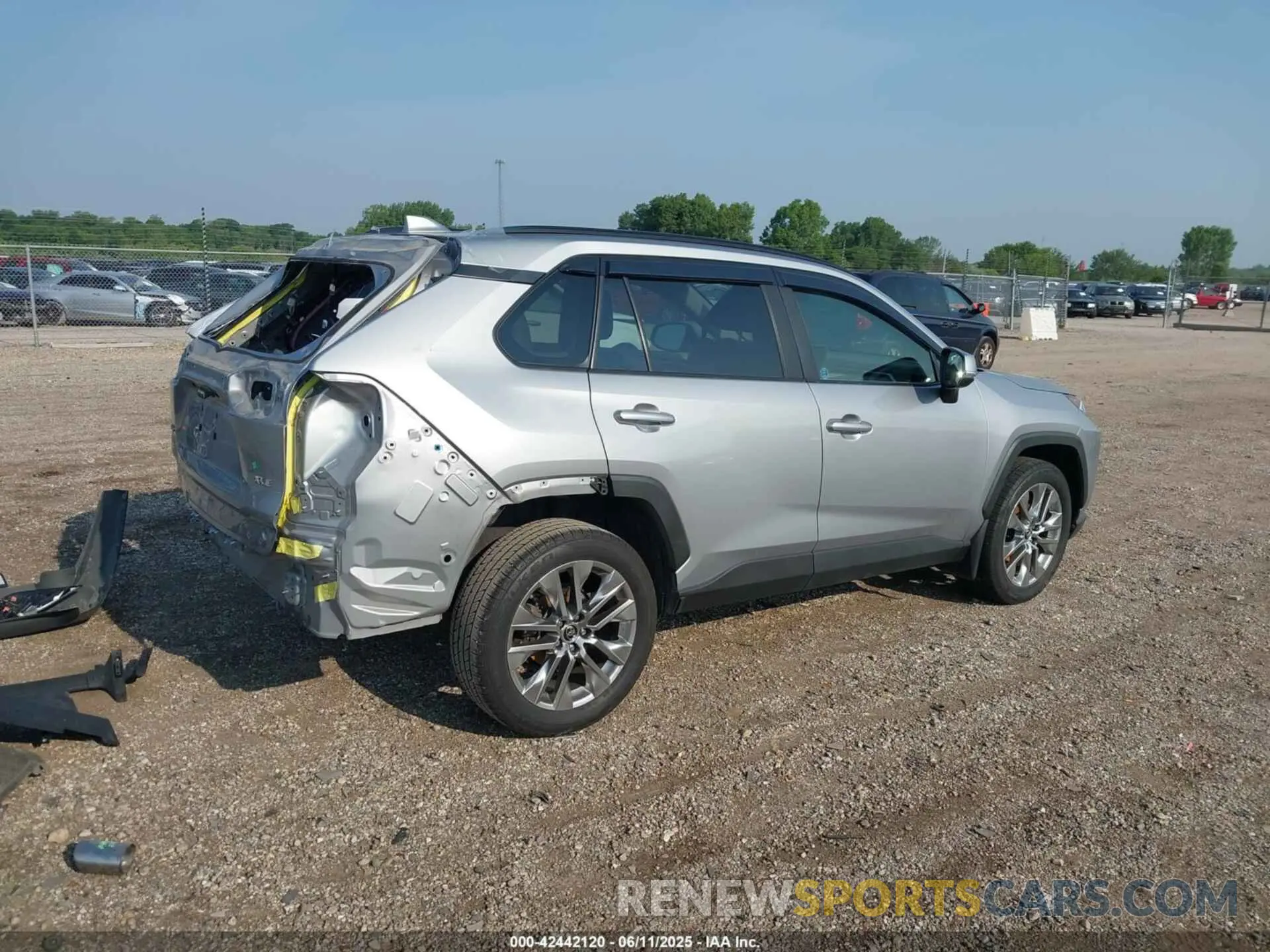 4 Photograph of a damaged car JTMC1RFV3KD512218 TOYOTA RAV4 2019