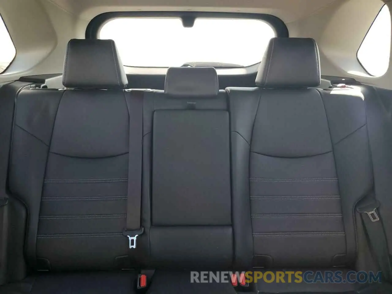 10 Photograph of a damaged car JTMC1RFV6KD032433 TOYOTA RAV4 2019