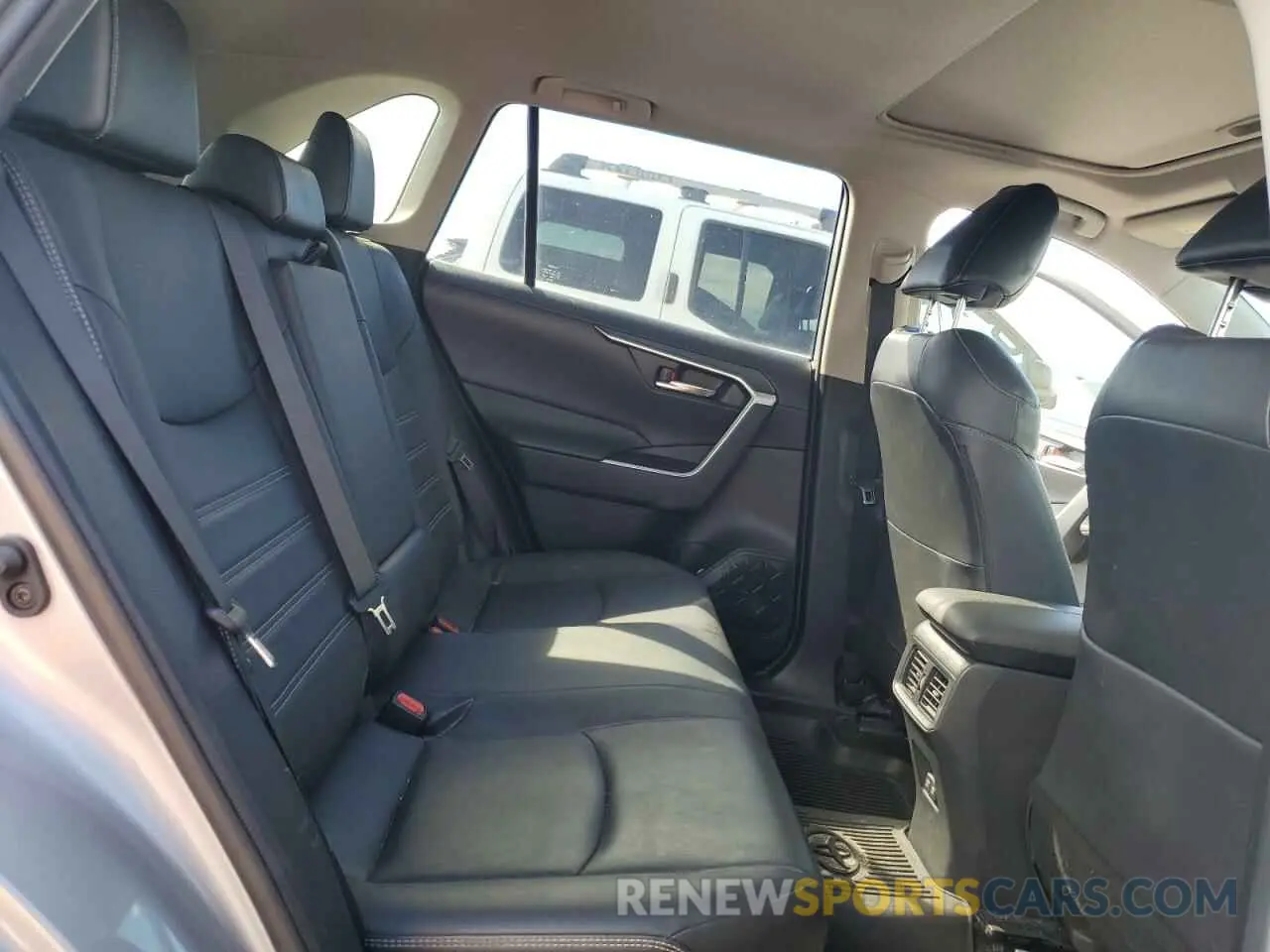 11 Photograph of a damaged car JTMC1RFV6KD032433 TOYOTA RAV4 2019