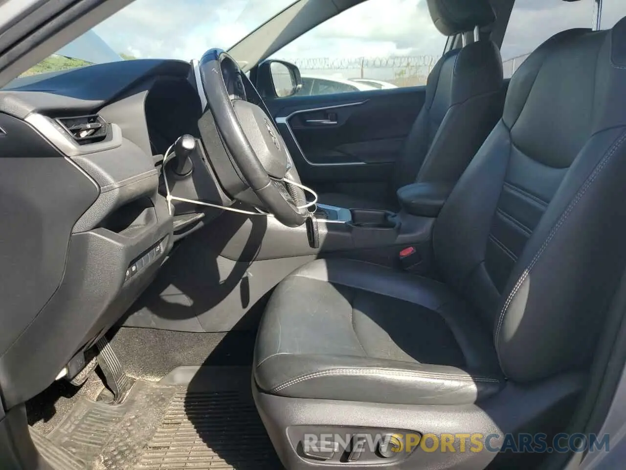 7 Photograph of a damaged car JTMC1RFV6KD032433 TOYOTA RAV4 2019