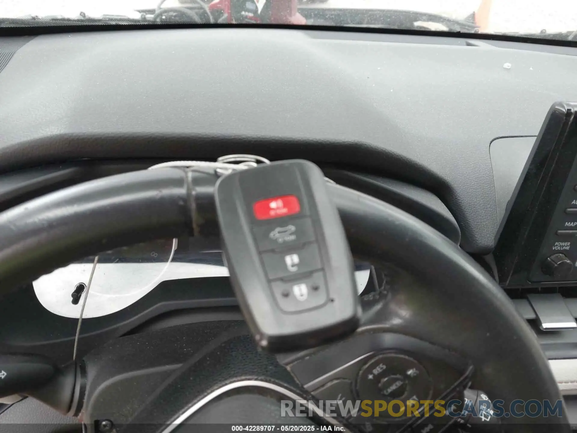 11 Photograph of a damaged car JTMC1RFV6KJ004018 TOYOTA RAV4 2019