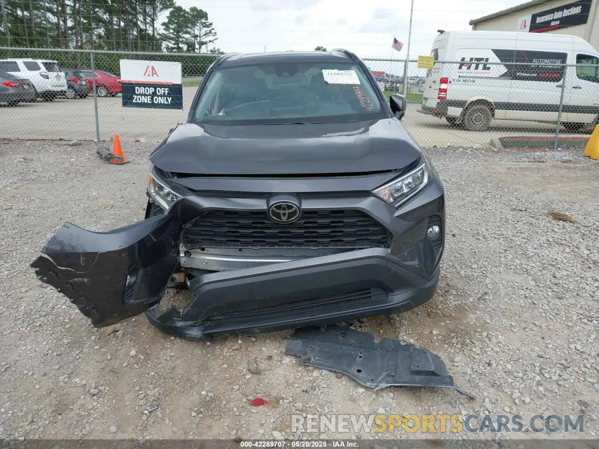 12 Photograph of a damaged car JTMC1RFV6KJ004018 TOYOTA RAV4 2019