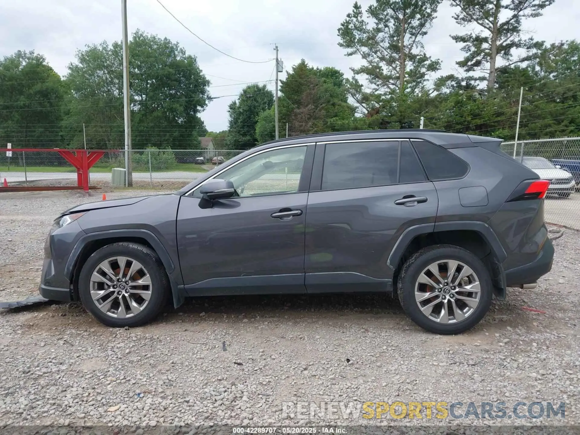14 Photograph of a damaged car JTMC1RFV6KJ004018 TOYOTA RAV4 2019