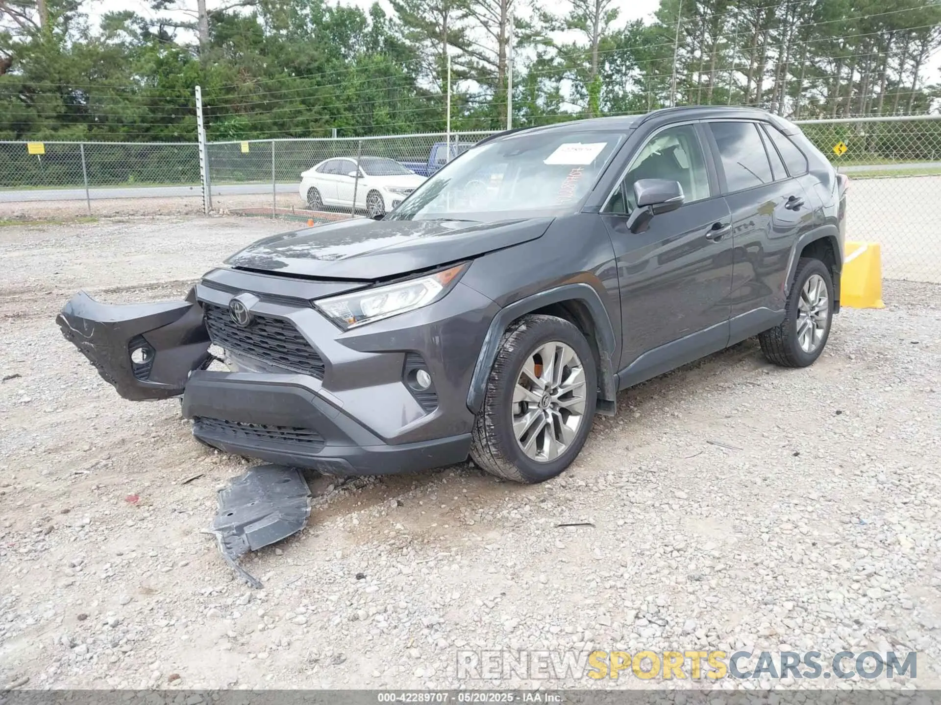 2 Photograph of a damaged car JTMC1RFV6KJ004018 TOYOTA RAV4 2019