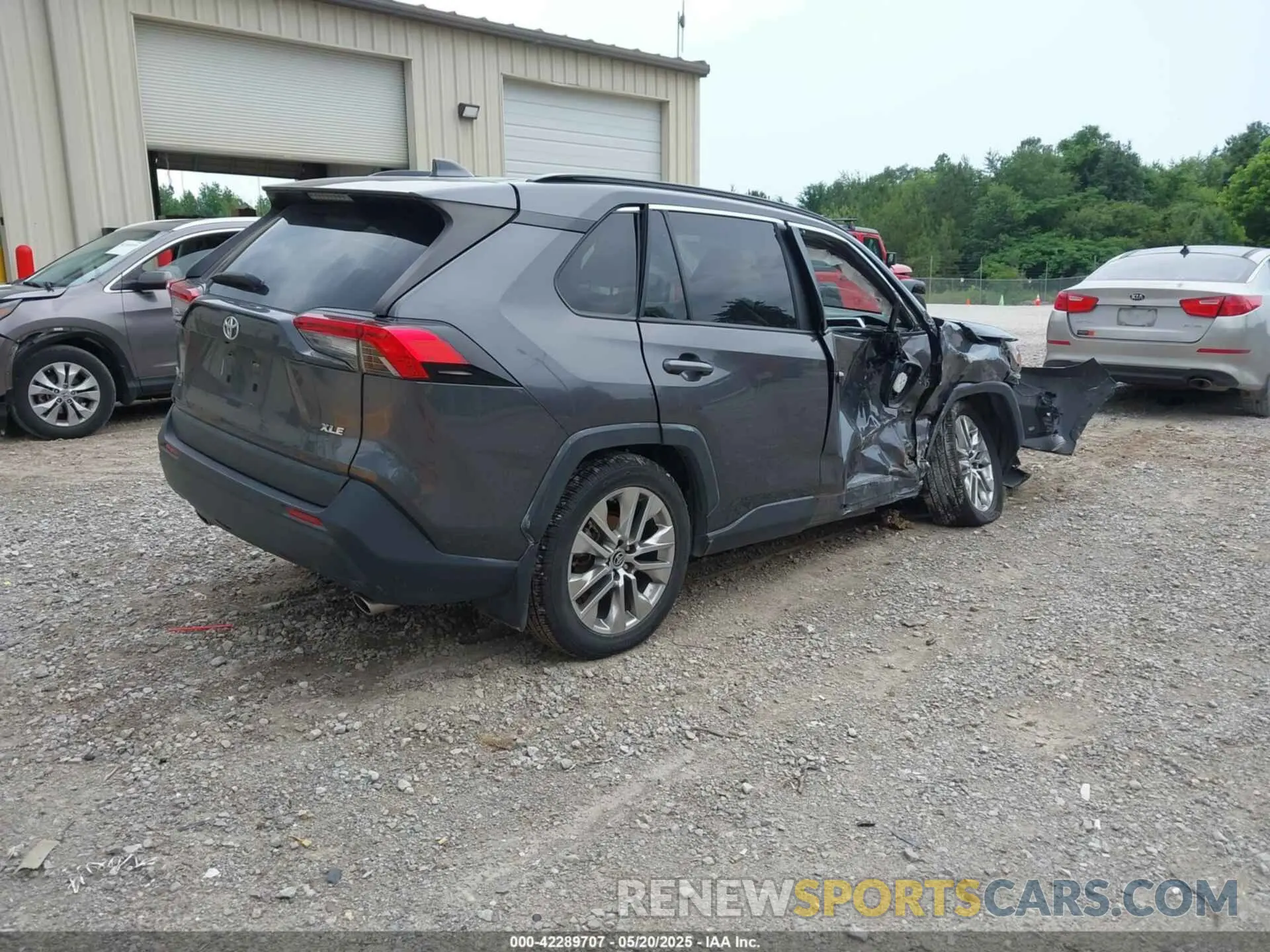 4 Photograph of a damaged car JTMC1RFV6KJ004018 TOYOTA RAV4 2019