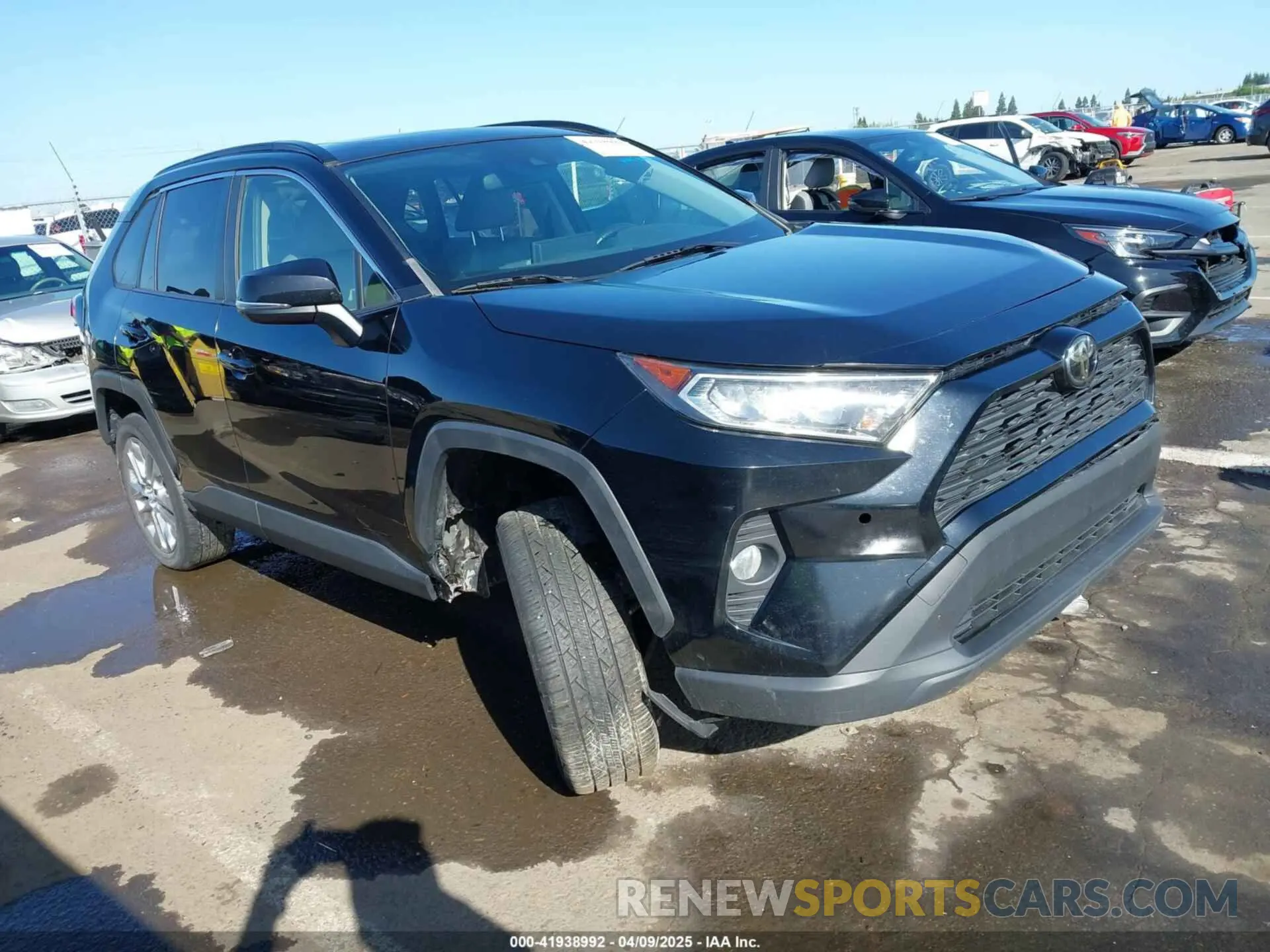 1 Photograph of a damaged car JTMC1RFV7KD028911 TOYOTA RAV4 2019