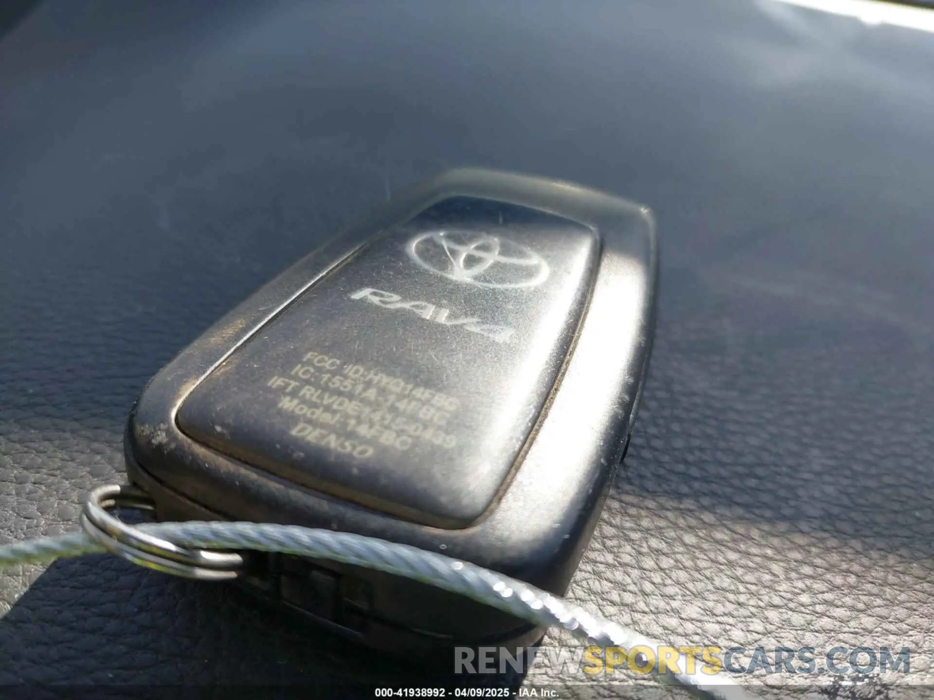 11 Photograph of a damaged car JTMC1RFV7KD028911 TOYOTA RAV4 2019
