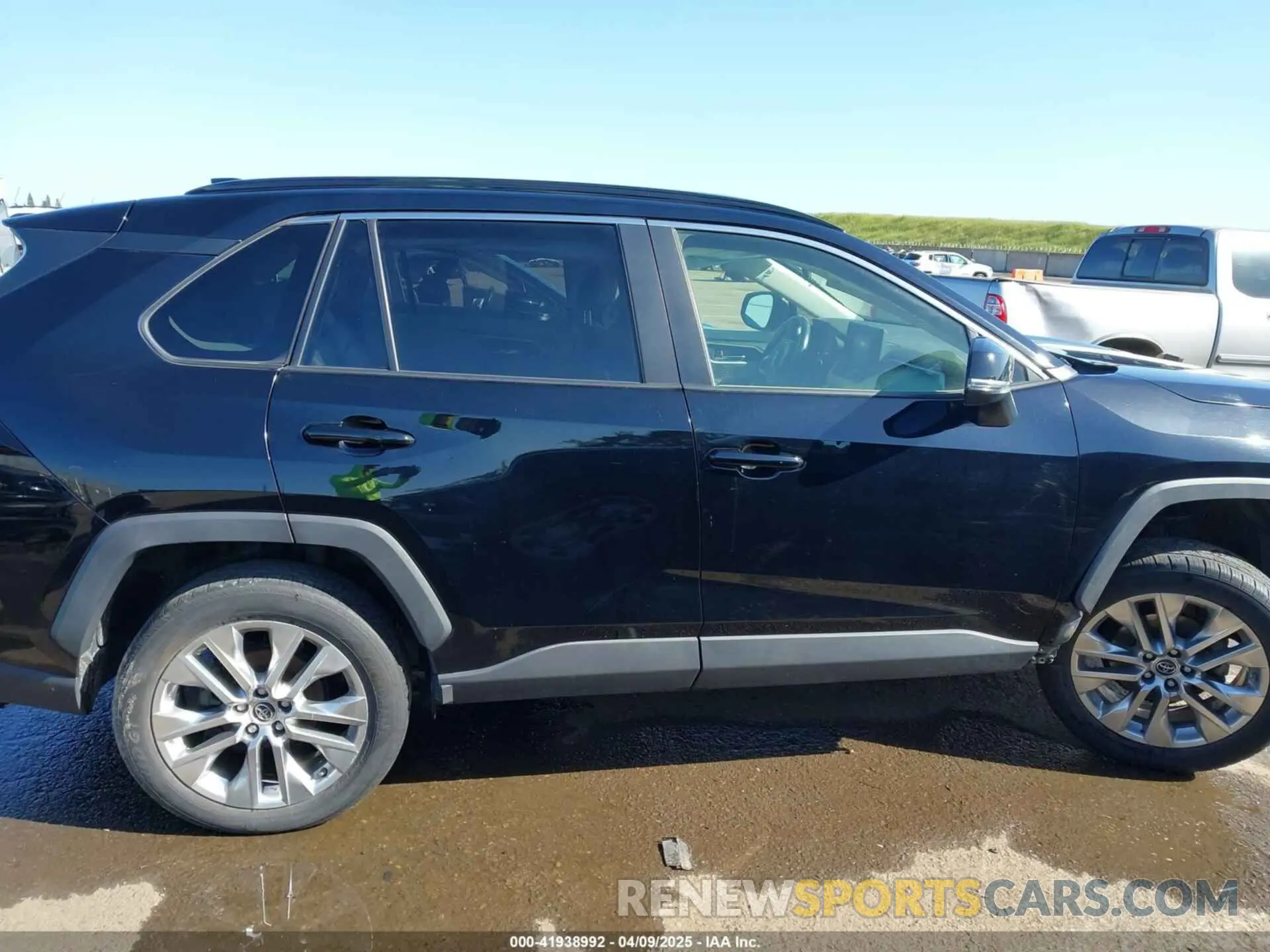 13 Photograph of a damaged car JTMC1RFV7KD028911 TOYOTA RAV4 2019