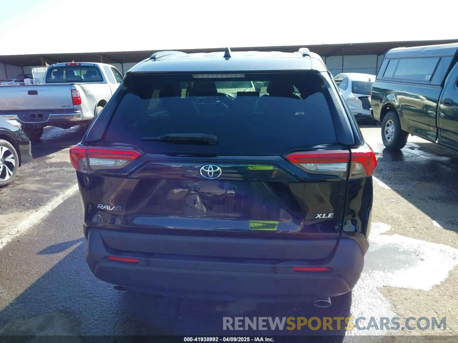 16 Photograph of a damaged car JTMC1RFV7KD028911 TOYOTA RAV4 2019