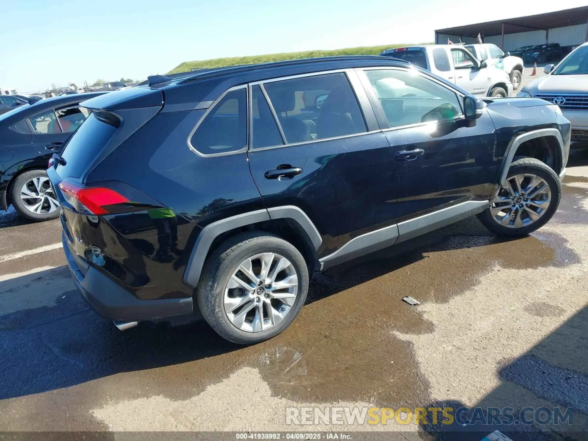 4 Photograph of a damaged car JTMC1RFV7KD028911 TOYOTA RAV4 2019