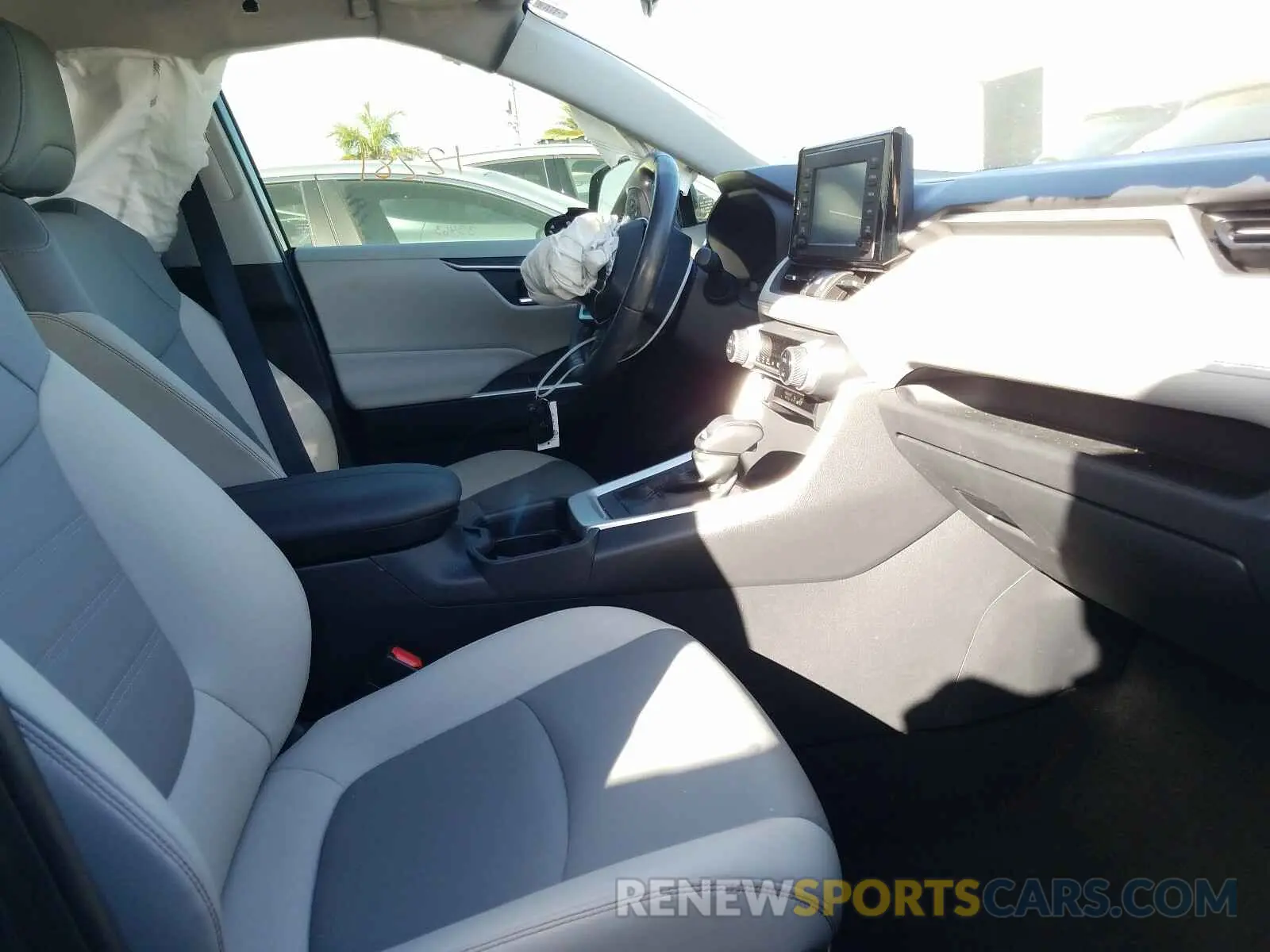 5 Photograph of a damaged car JTMC1RFV7KD515123 TOYOTA RAV4 2019