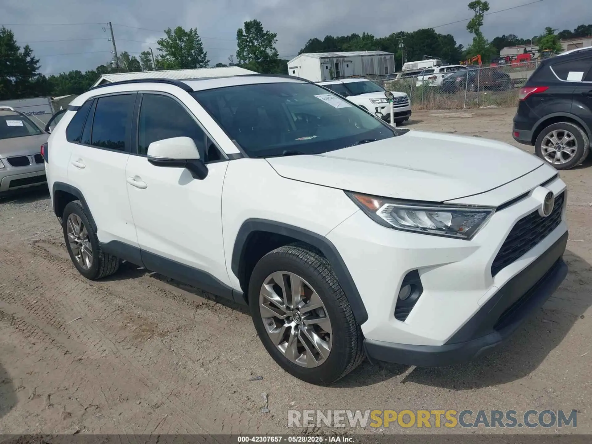 1 Photograph of a damaged car JTMC1RFV9KD011799 TOYOTA RAV4 2019
