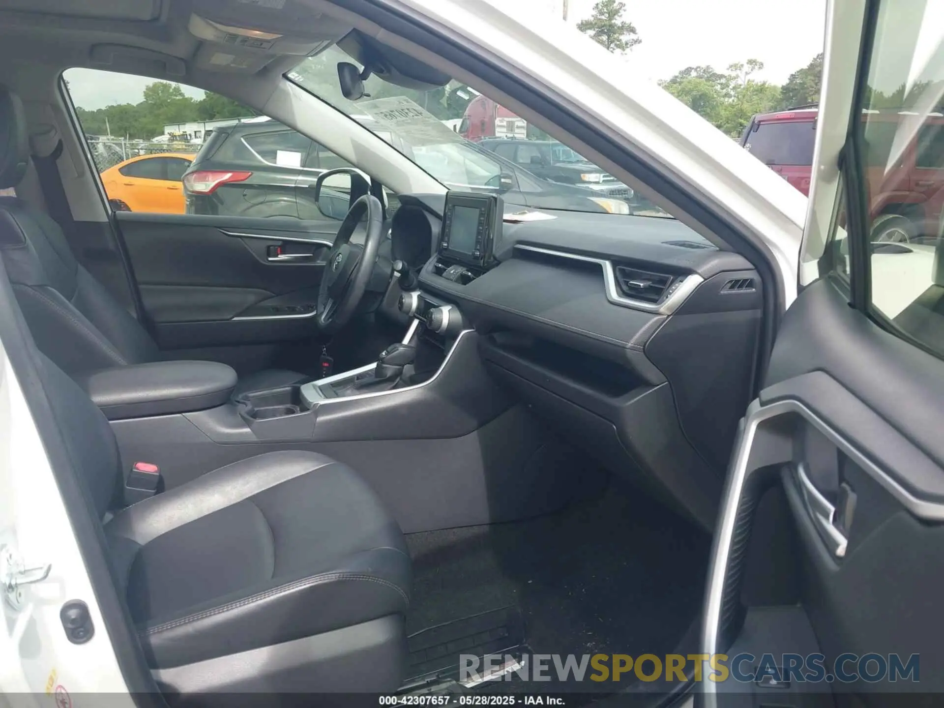 5 Photograph of a damaged car JTMC1RFV9KD011799 TOYOTA RAV4 2019