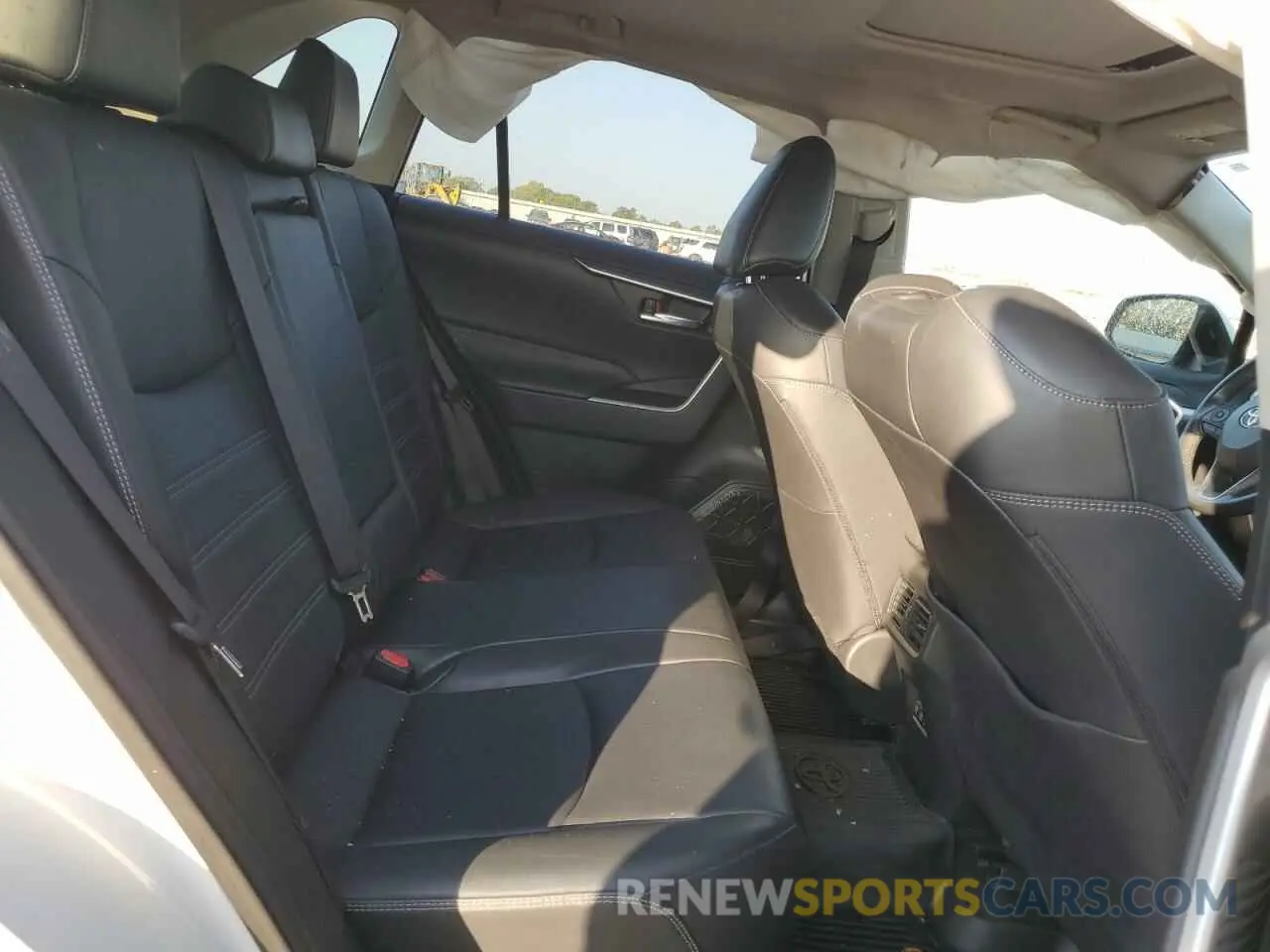 10 Photograph of a damaged car JTMC1RFV9KD024584 TOYOTA RAV4 2019