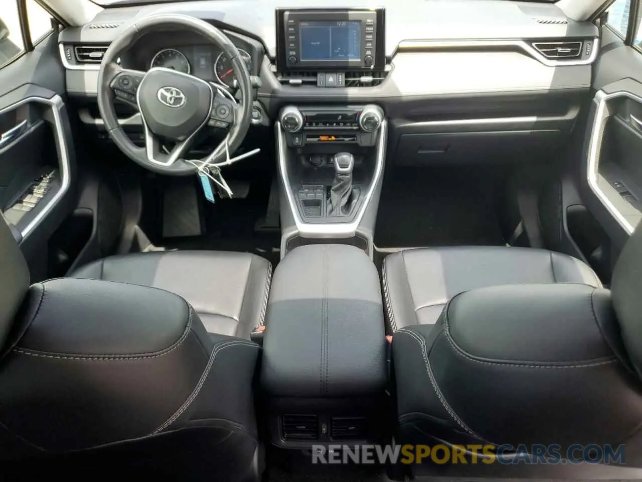 8 Photograph of a damaged car JTMC1RFVXKD017076 TOYOTA RAV4 2019