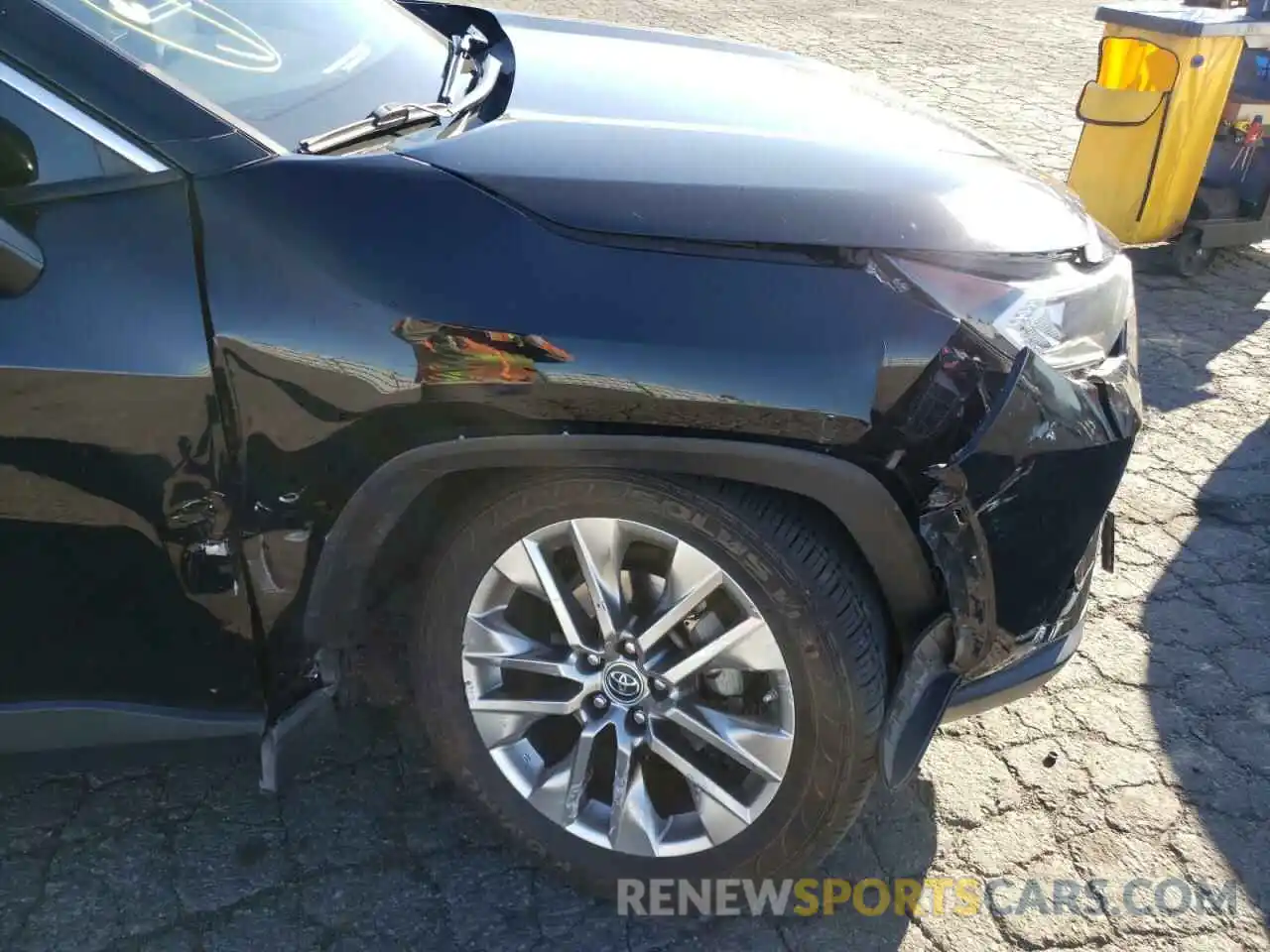 9 Photograph of a damaged car JTMC1RFVXKD018826 TOYOTA RAV4 2019