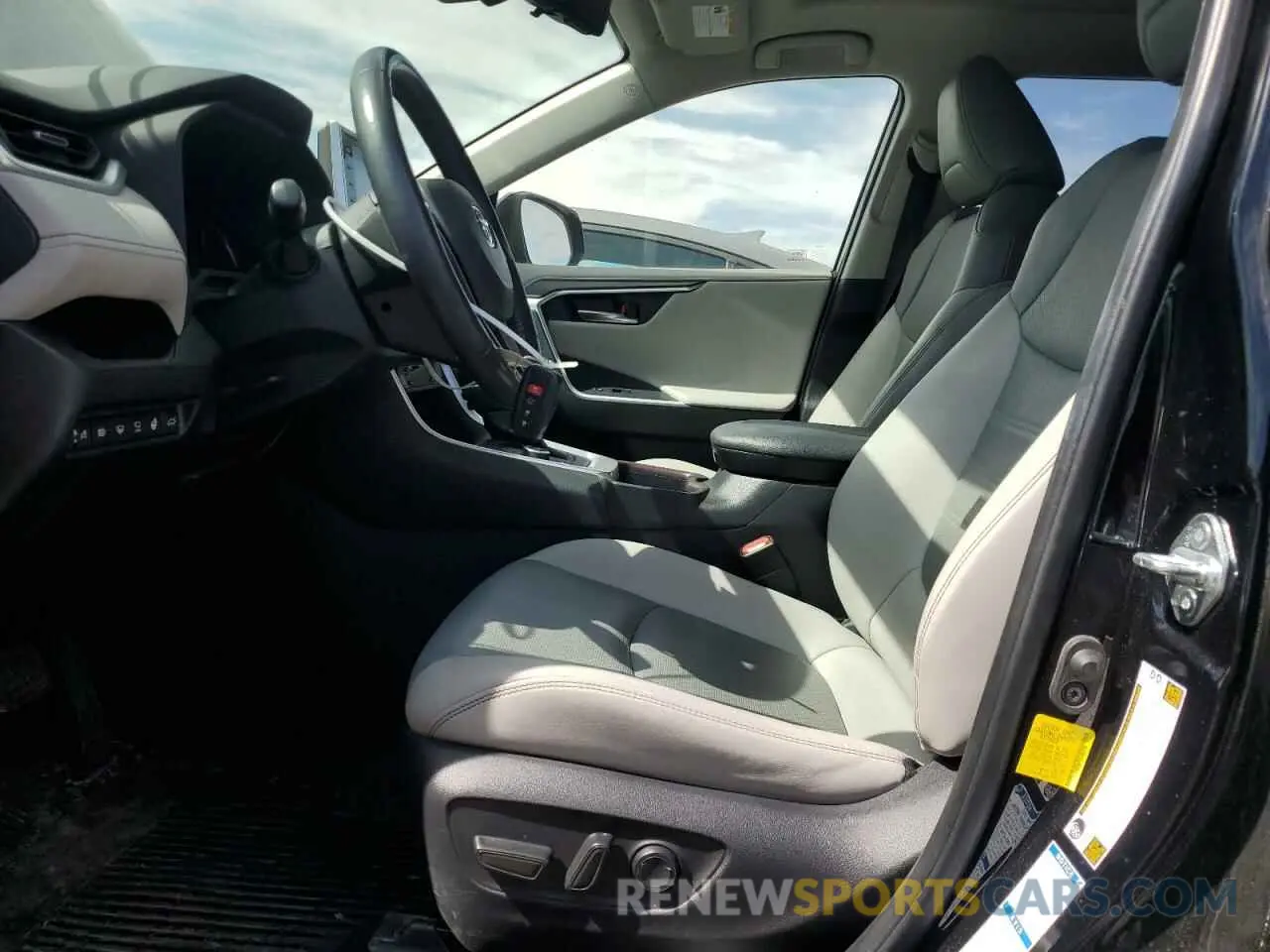 7 Photograph of a damaged car JTMDWRFV0KD508794 TOYOTA RAV4 2019