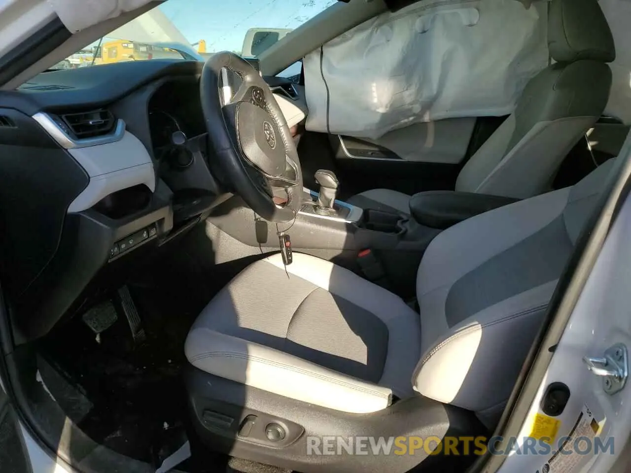 7 Photograph of a damaged car JTMDWRFV2KD015070 TOYOTA RAV4 2019