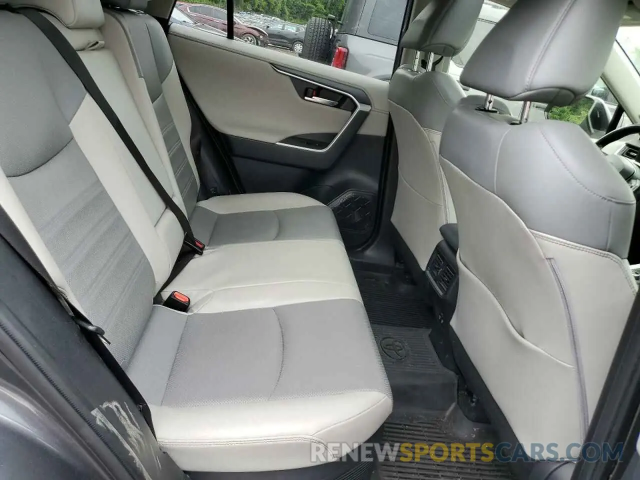 11 Photograph of a damaged car JTMDWRFV2KD028319 TOYOTA RAV4 2019