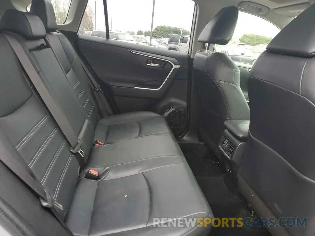 11 Photograph of a damaged car JTMDWRFV4KD010534 TOYOTA RAV4 2019