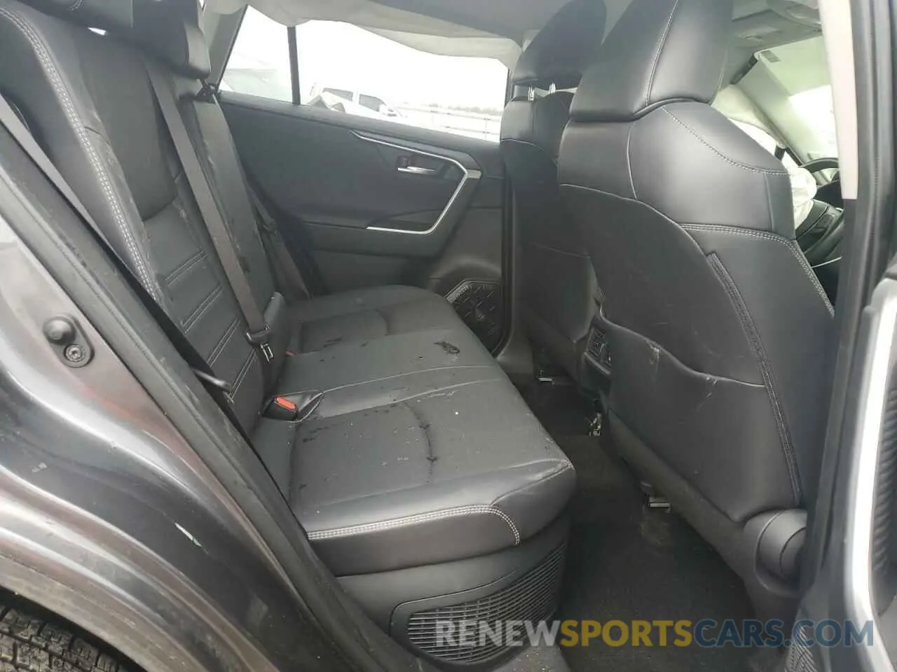 11 Photograph of a damaged car JTMDWRFV4KD517045 TOYOTA RAV4 2019