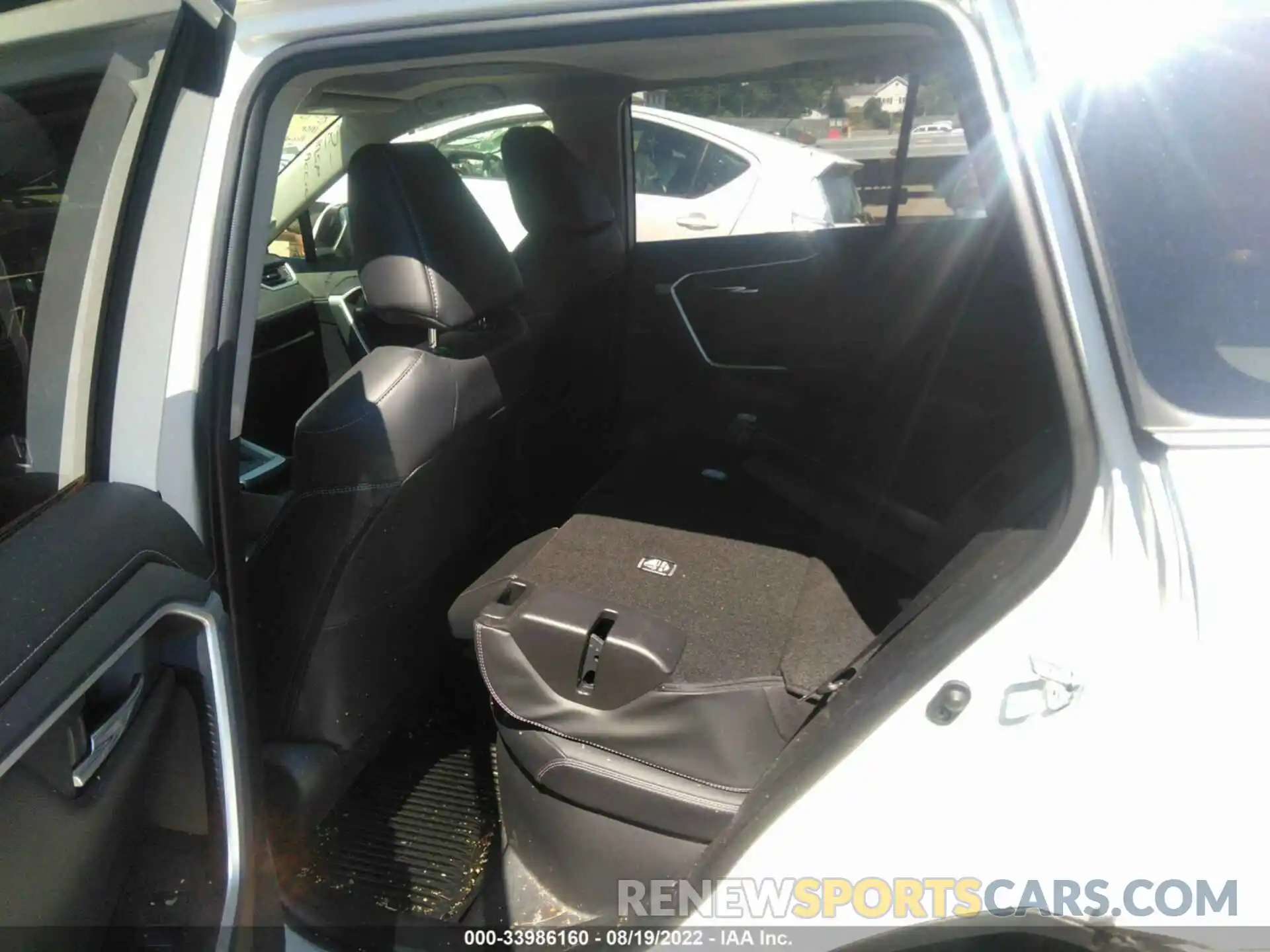 8 Photograph of a damaged car JTMDWRFV6KD020028 TOYOTA RAV4 2019