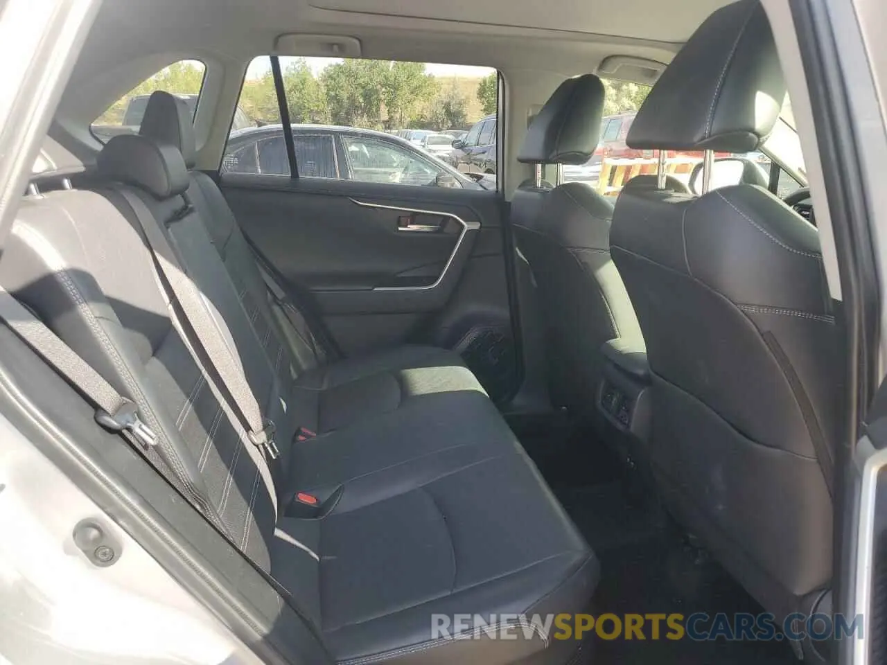 11 Photograph of a damaged car JTMDWRFV9KD510138 TOYOTA RAV4 2019