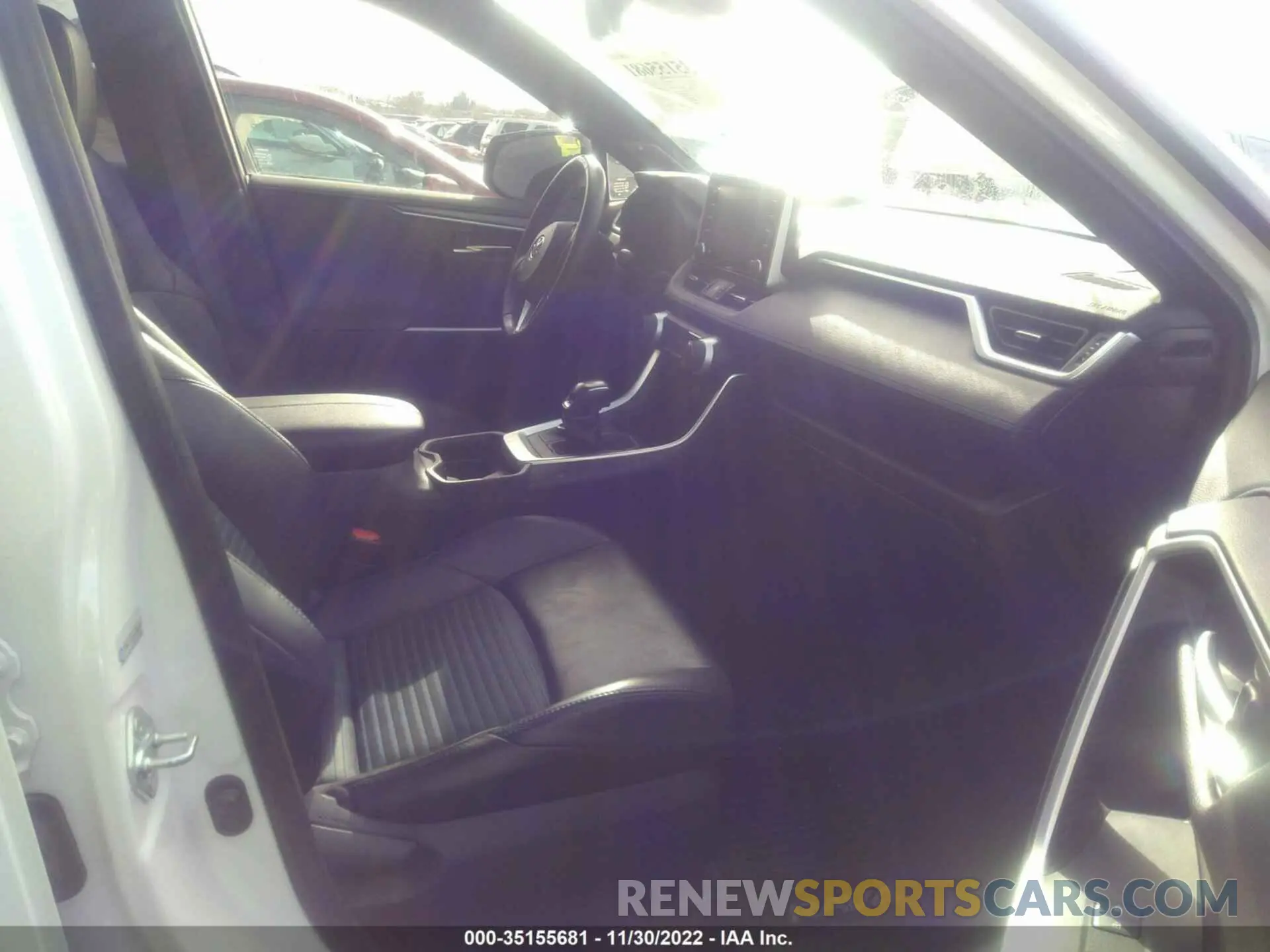 5 Photograph of a damaged car JTMEWRFV0KD507343 TOYOTA RAV4 2019