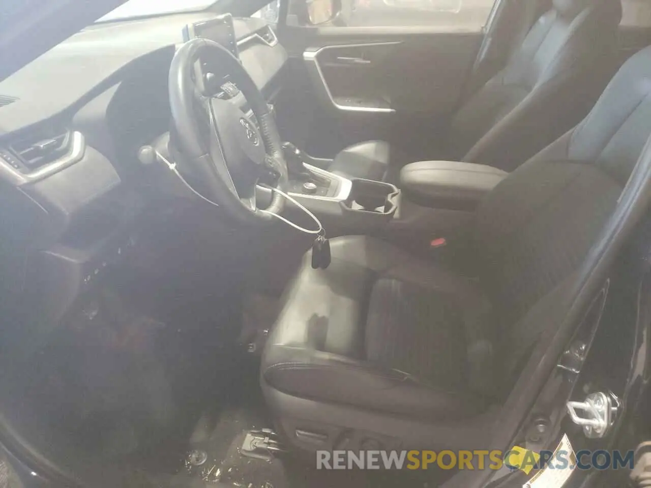 7 Photograph of a damaged car JTMEWRFV0KJ007426 TOYOTA RAV4 2019