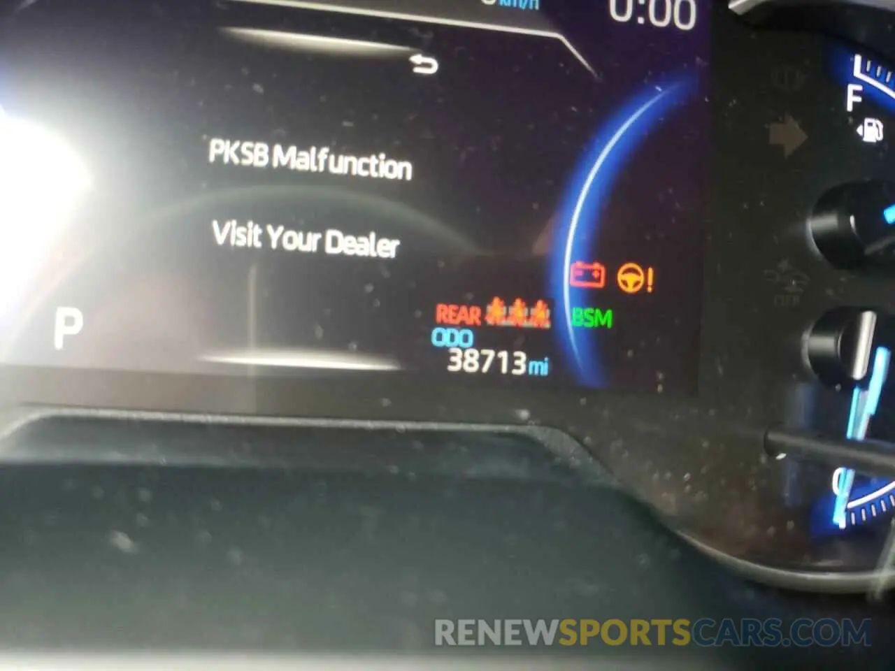 8 Photograph of a damaged car JTMEWRFV1KJ012702 TOYOTA RAV4 2019