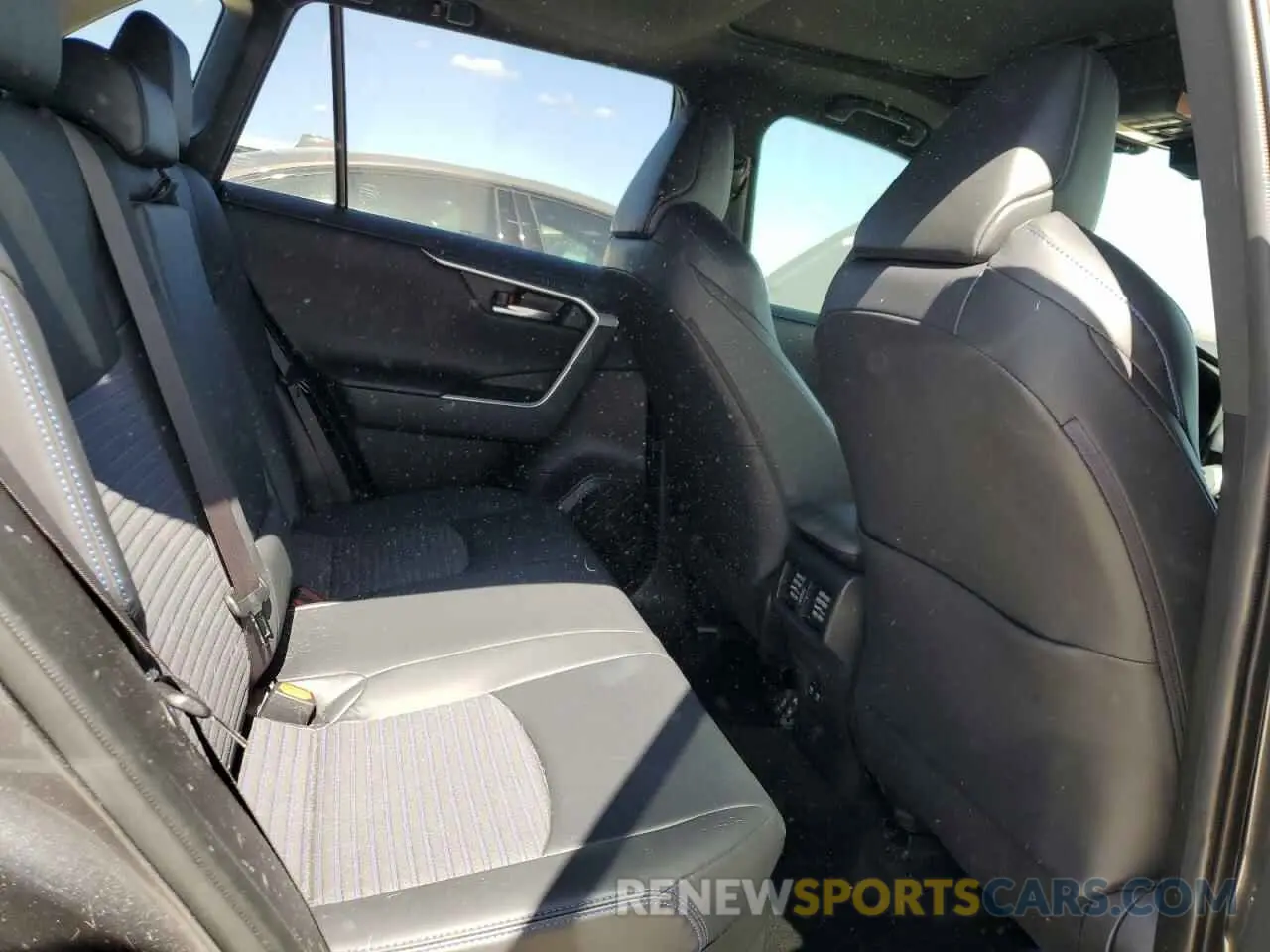 11 Photograph of a damaged car JTMEWRFV2KD510101 TOYOTA RAV4 2019
